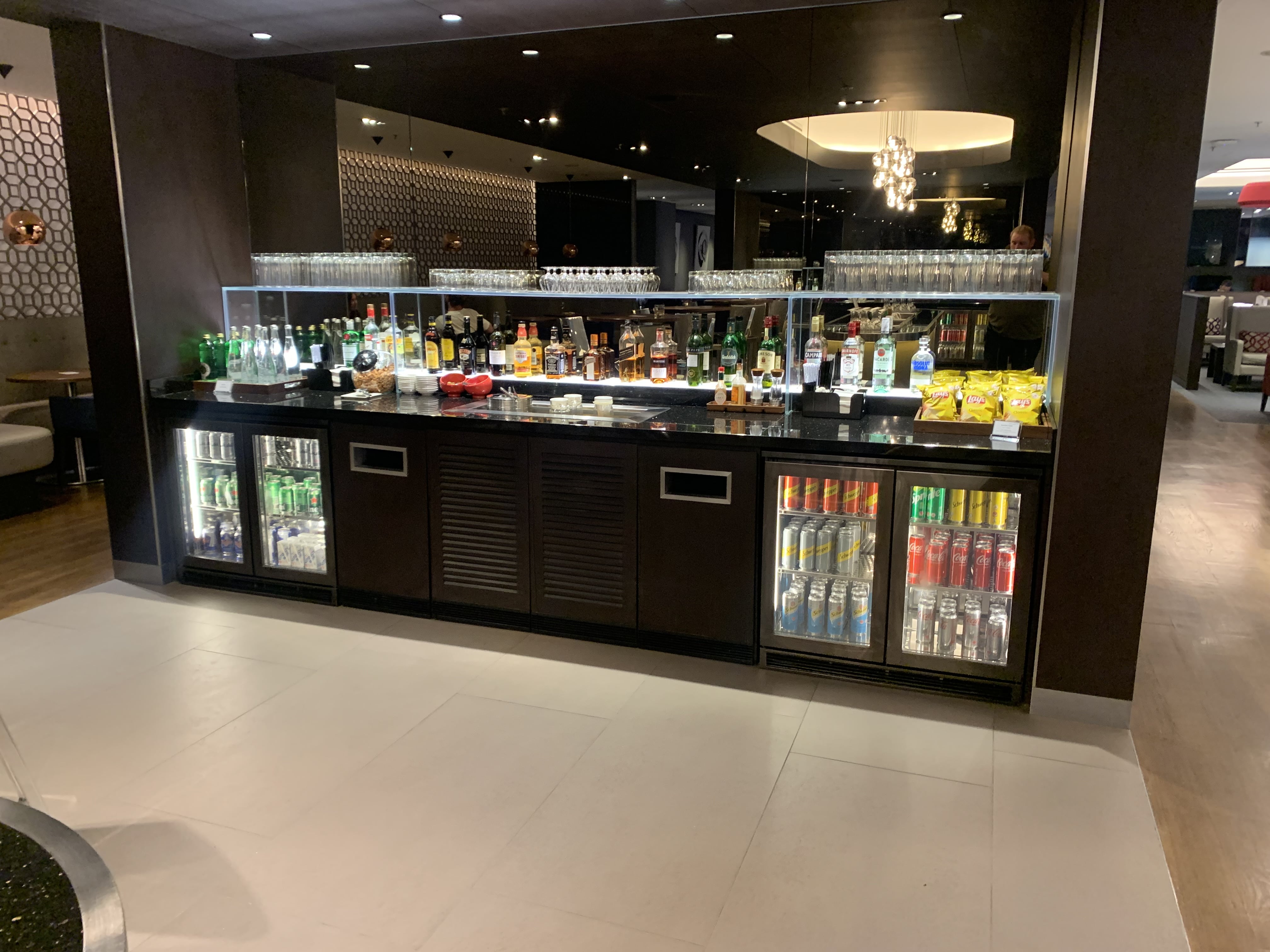 Flying Business reviews the British Airways Lounge in Terminal 1 of Singapore's Changi Airport. 