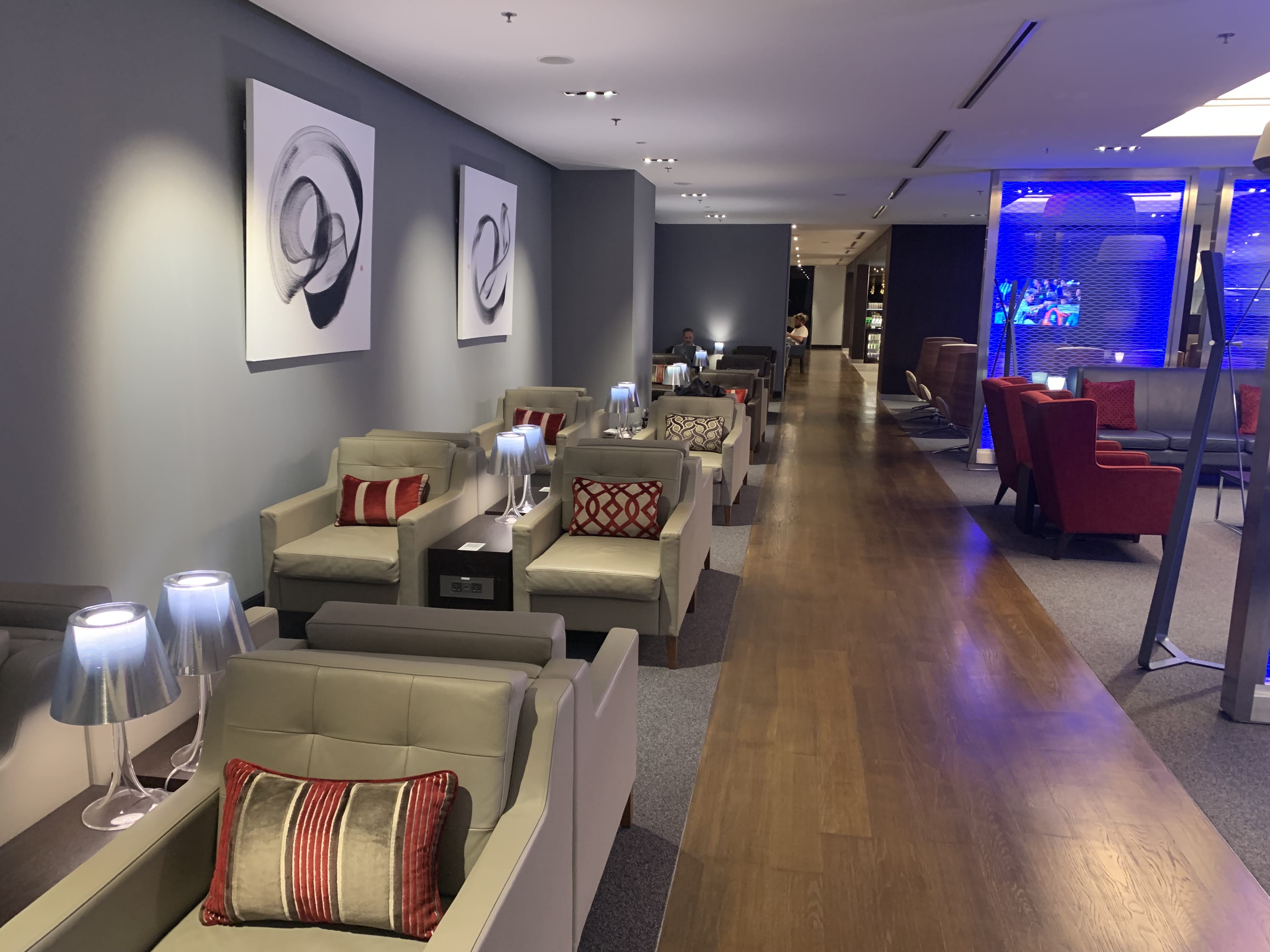 Flying Business reviews the British Airways Lounge in Terminal 1 of Singapore's Changi Airport. 