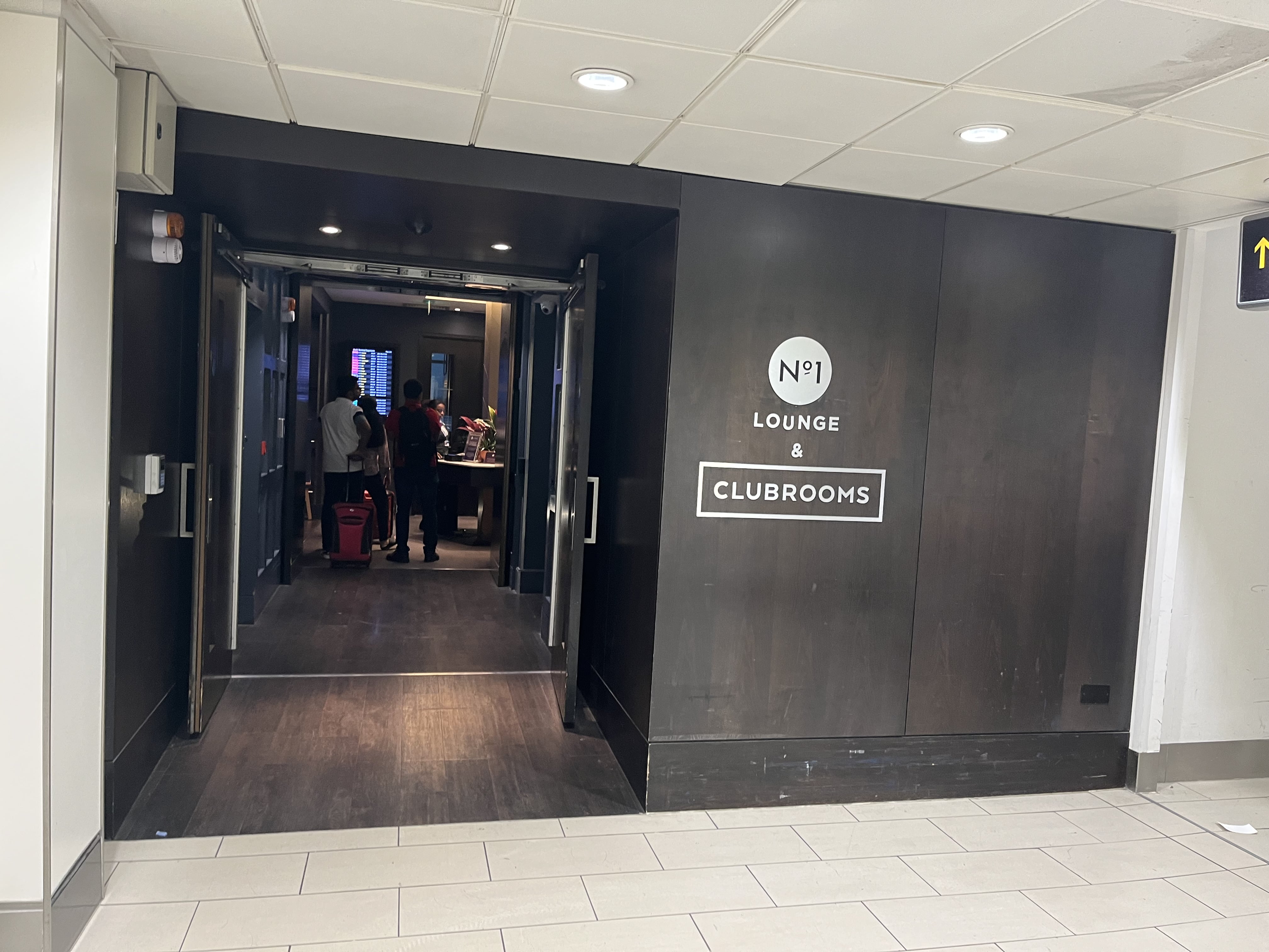 Neil Scrivener reviews the No1 Lounge in Gatwick's Airport, accessed via Priority Pass. 