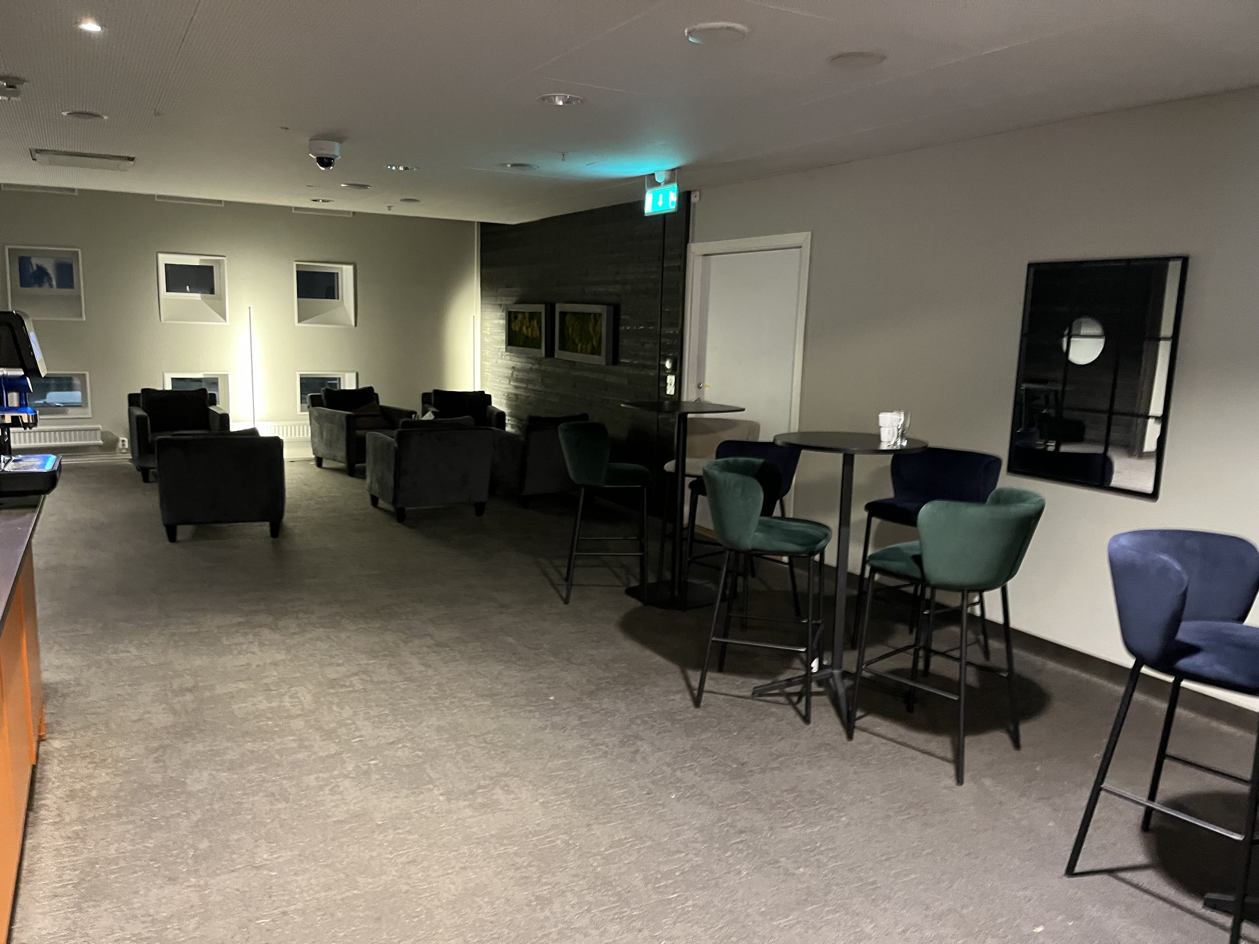 Neil Scrivener reviews the Pearl Lounge in Arlanda Airport's Terminal 5, accessed by flying Business Class and Priority Pass members.  