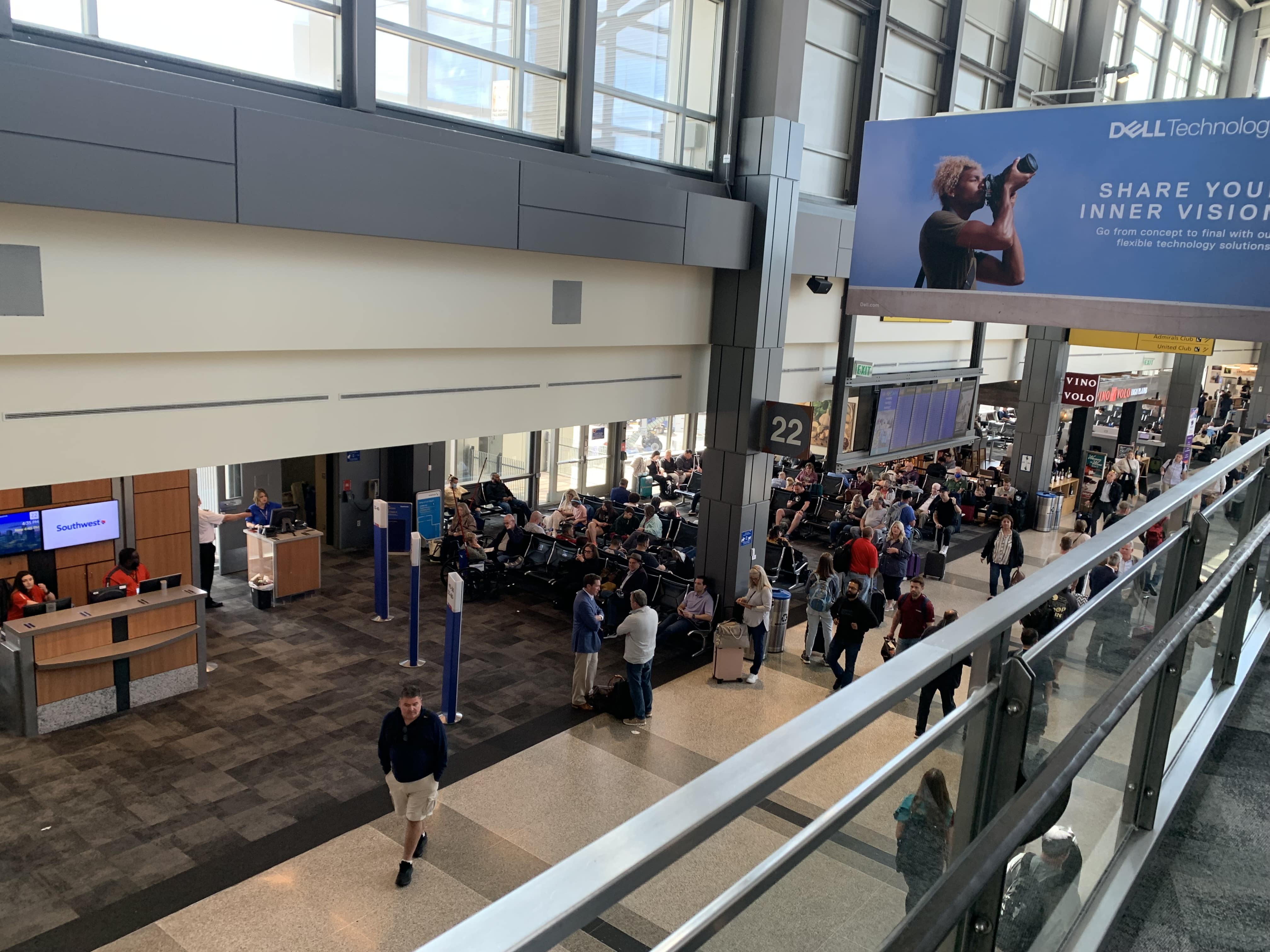 Neil Scrivener reviews the American Airlines Admirals Club in Austin's Bergstrom Airport, in Texas - flying with British Airways. 