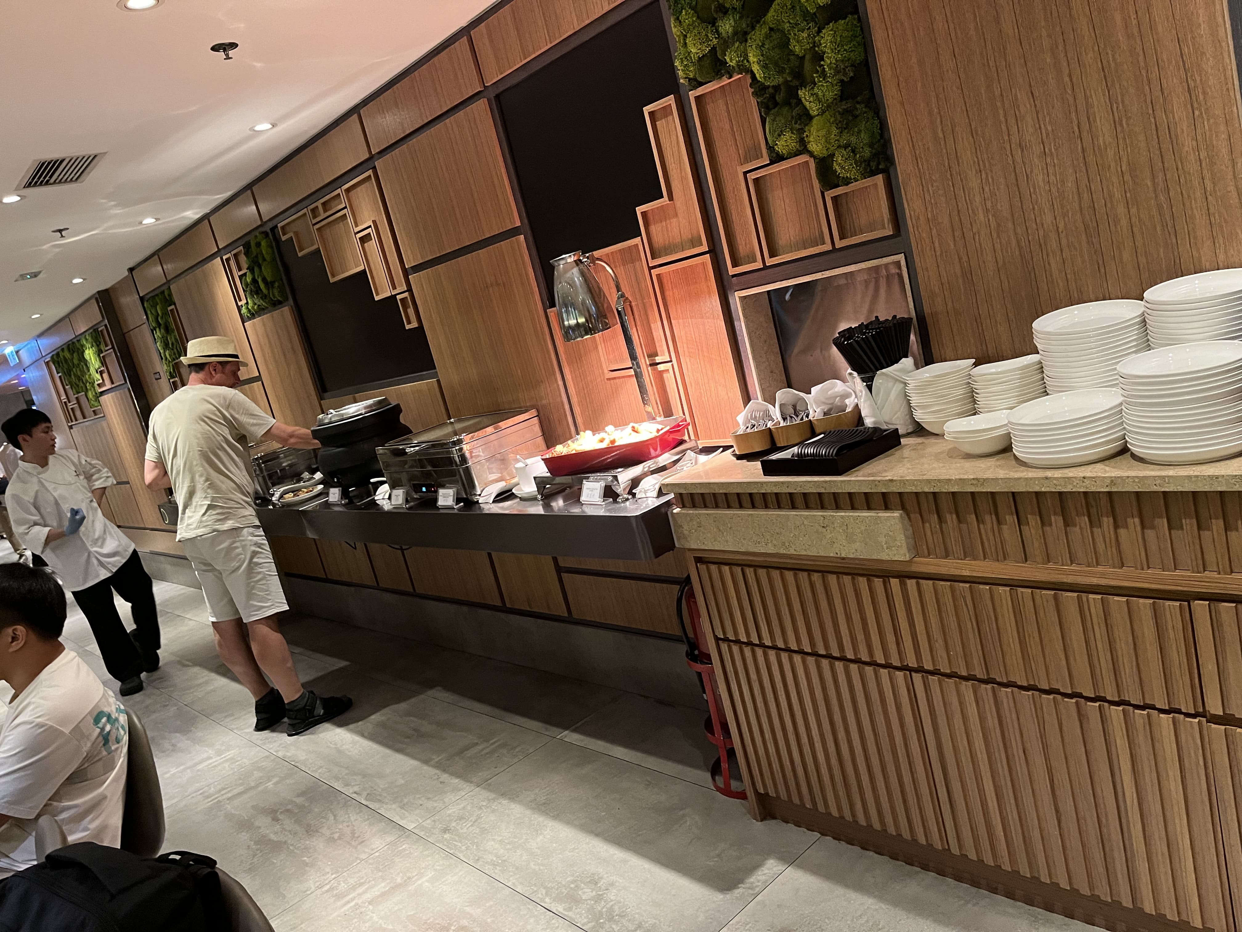 Neil Scrivener reviews the Plaza Premium Lounge by Gate 35 in Hong Kong's International Airport (HKG). 