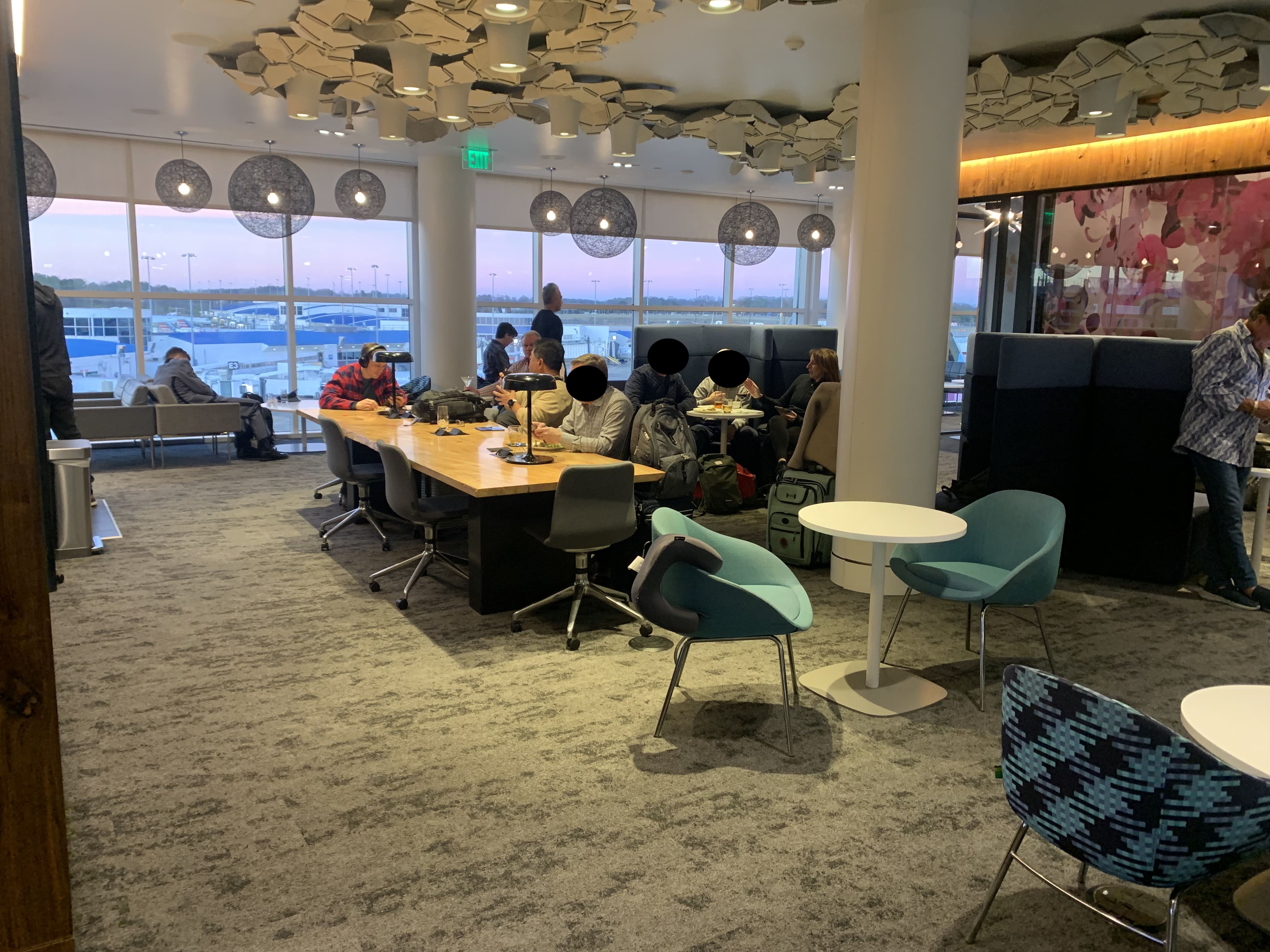 Flying Business reviews the American Express Centurion Lounge in Charlotte Douglas airport (CLT).