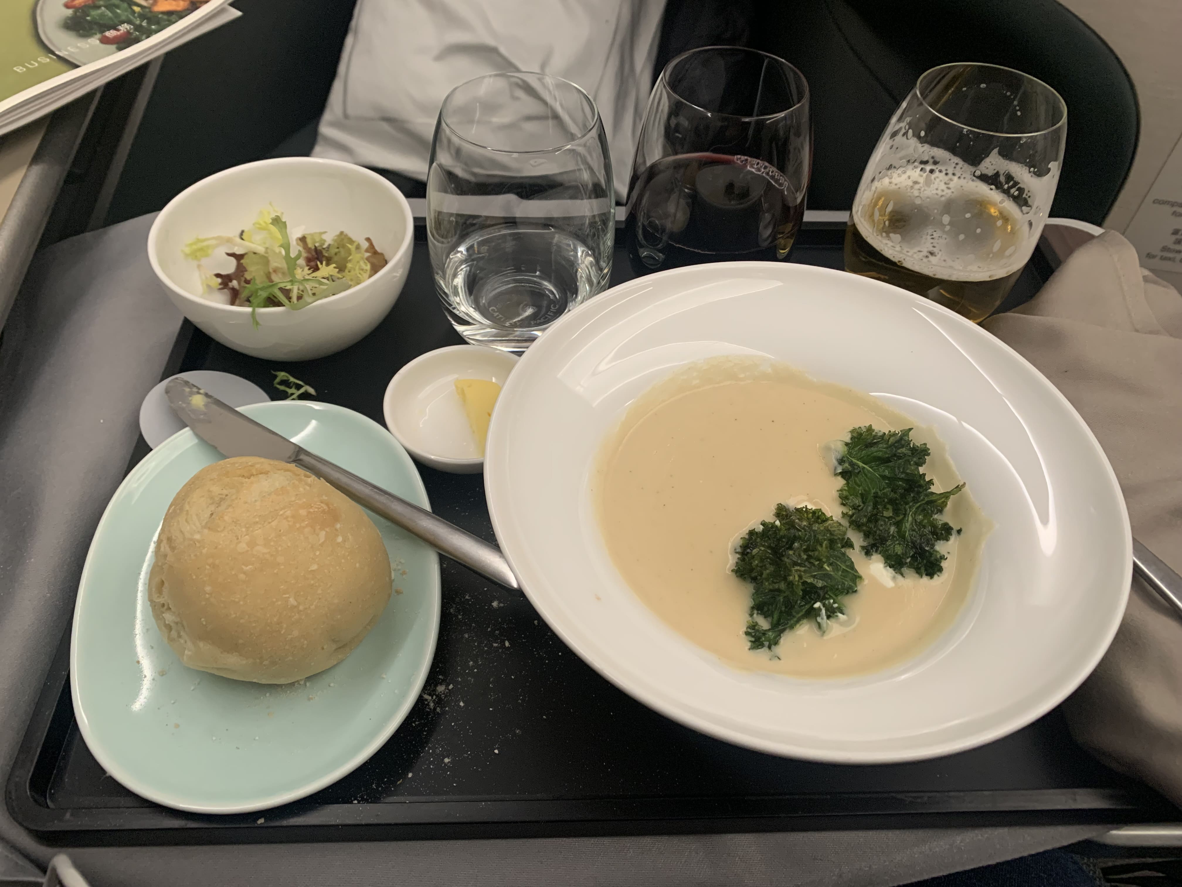 Neil Scrivener reviews Cathay Pacific's CX252 from London Heathrow to Hong Kong on the Airbus A350-900 in Business Class. 