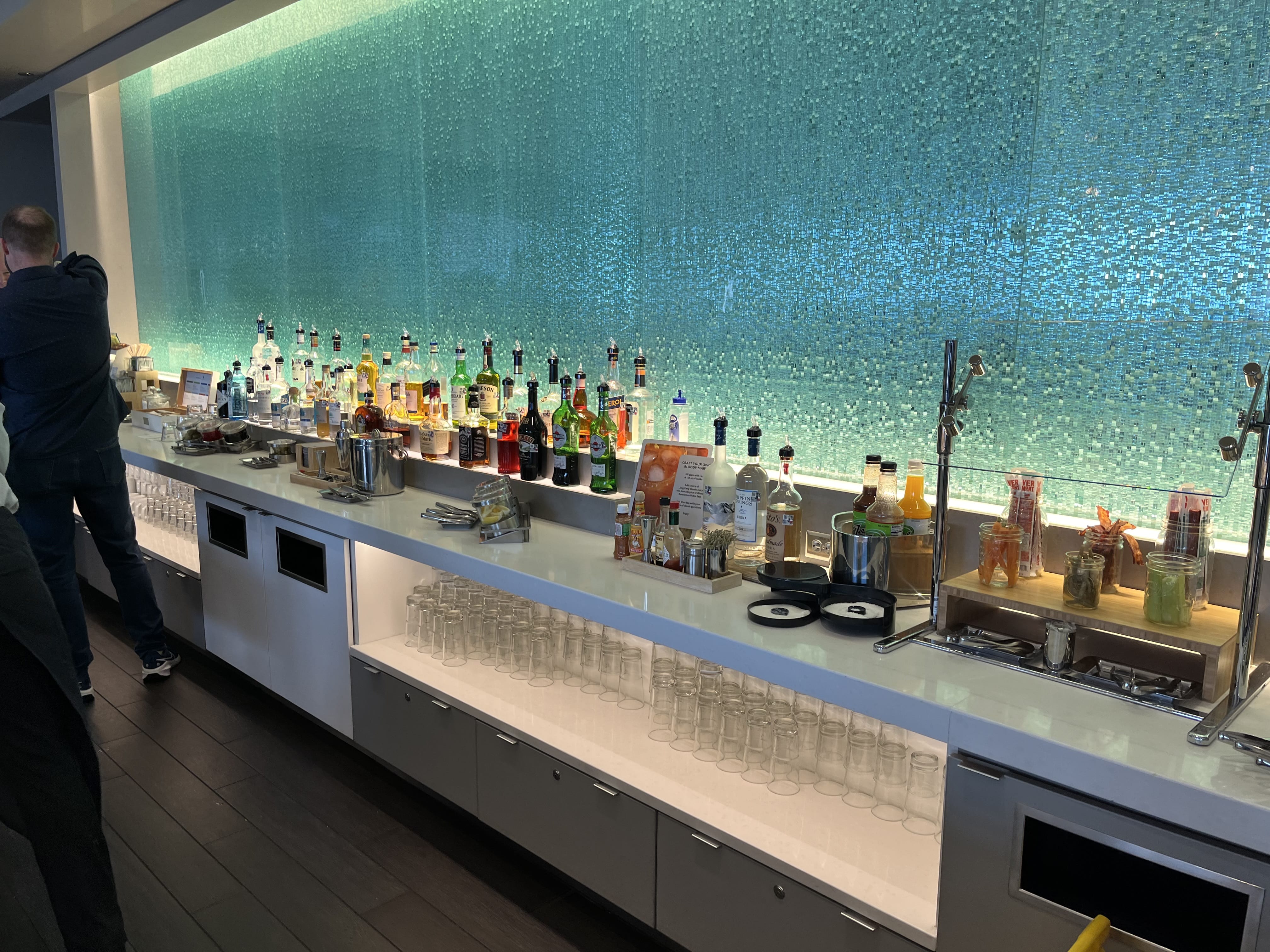 Neil Scrivener reviews the American Airlines Flagship Lounge in Dallas Forth Worth Airport (DFW) at D-Gates.