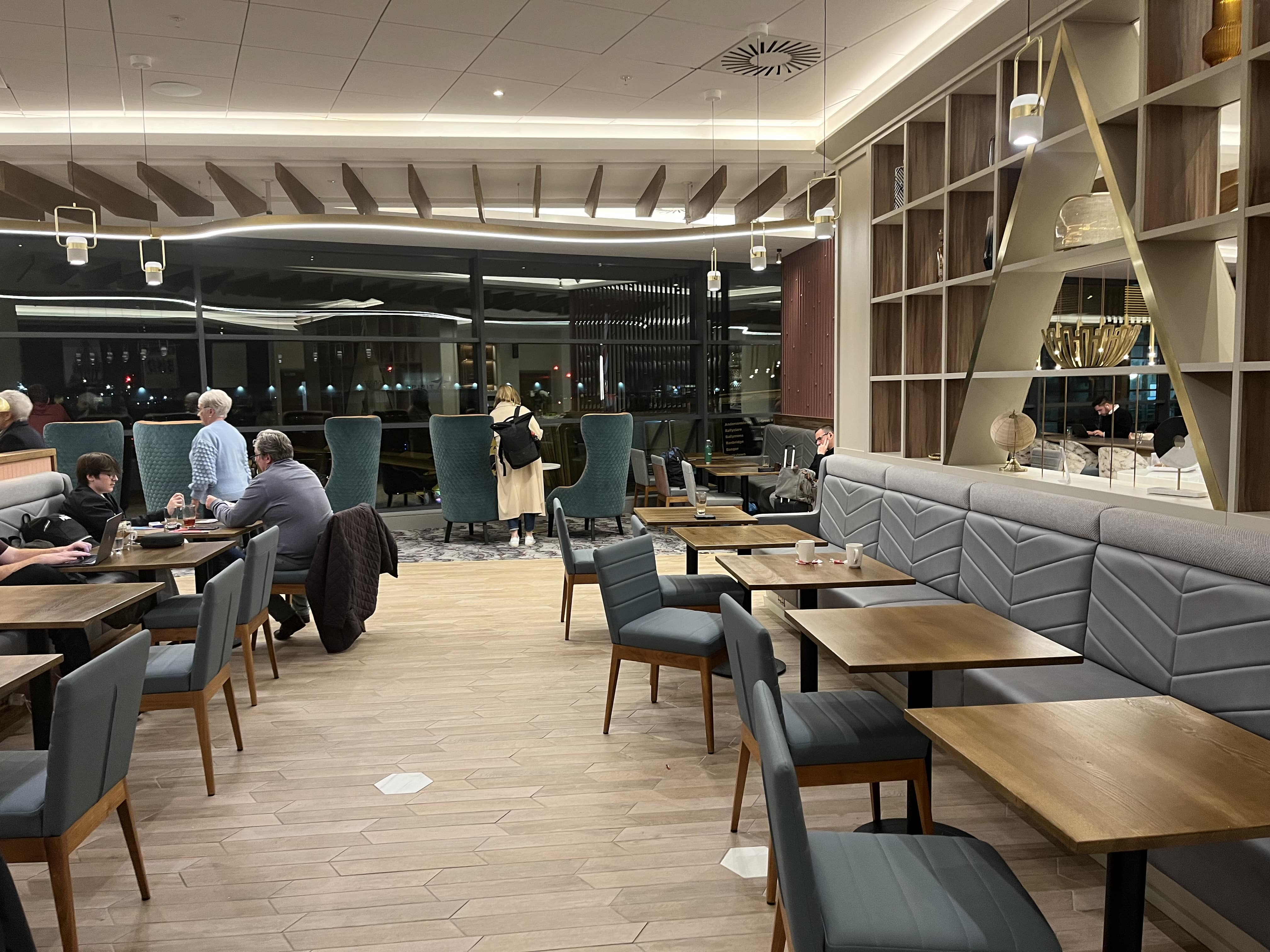 Neil Scrivener reviews the Aspire Lounge in Belfast's City Airport, accessed via British Airways (or Priority Pass). 