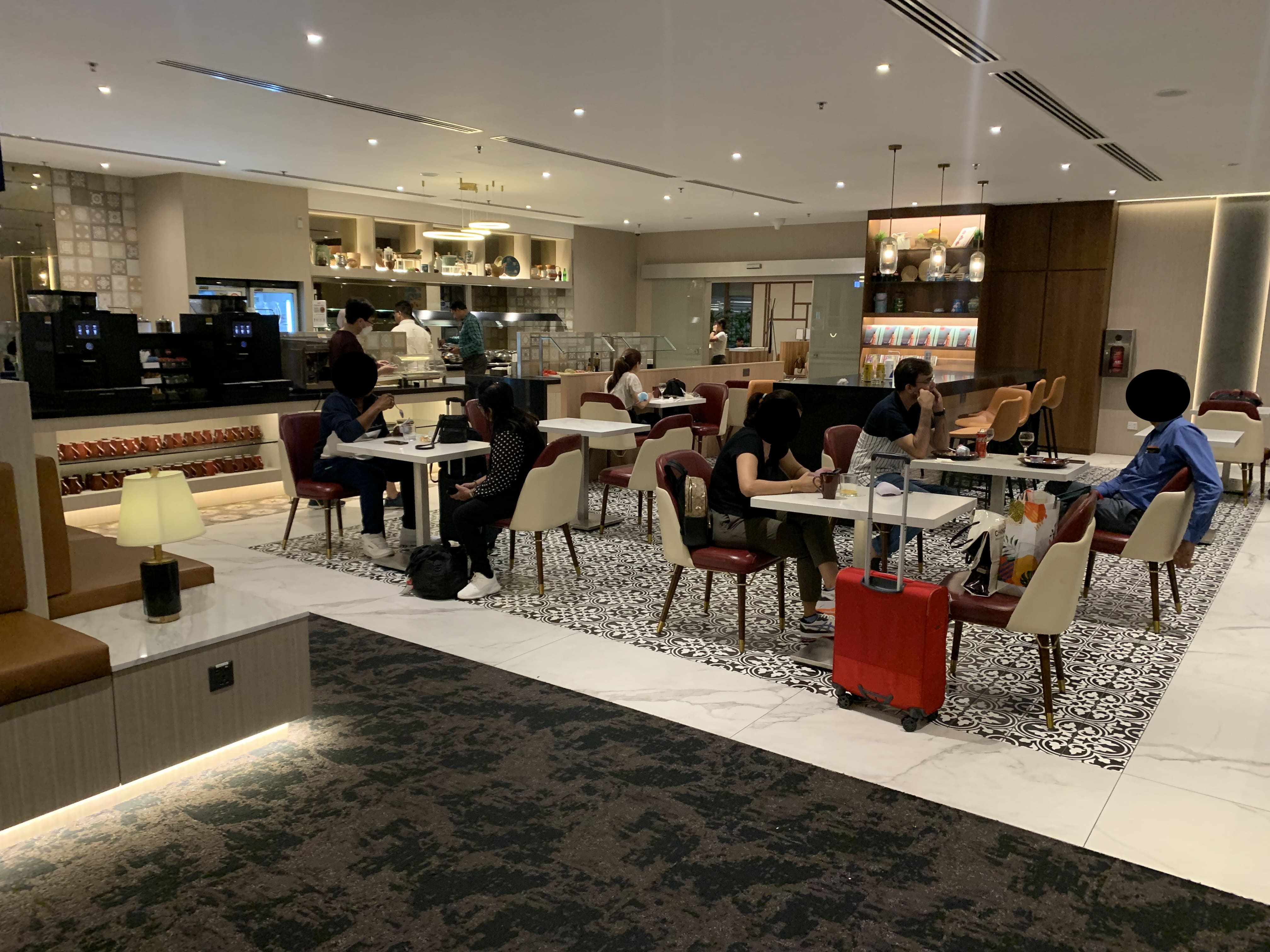 Neil Scrivener reviews the SATS Premier Lounge in Terminal 1 of Singapore's Changi Airport, accessed via Priority Pass.