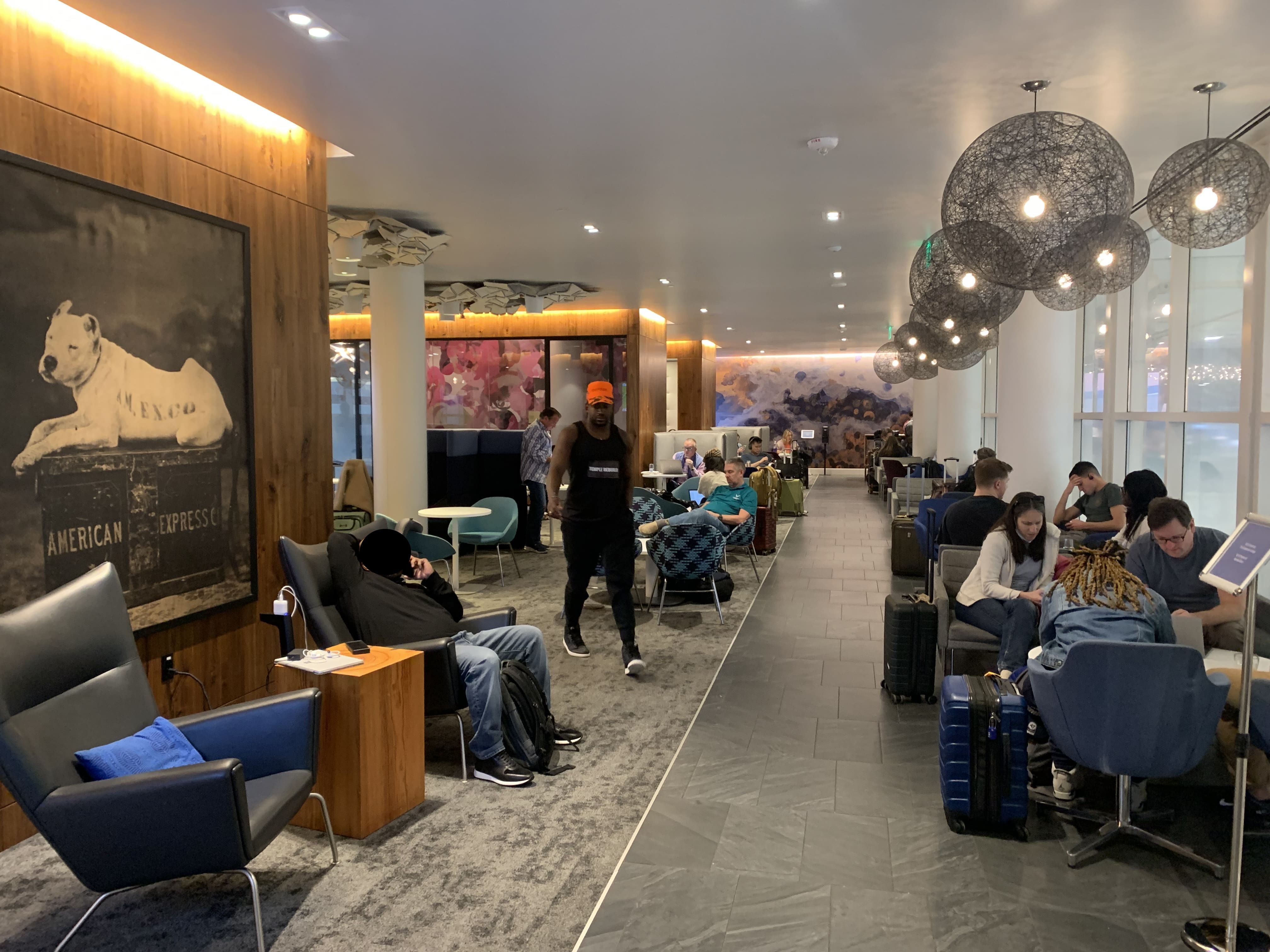 Flying Business reviews the American Express Centurion Lounge in Charlotte Douglas airport (CLT).