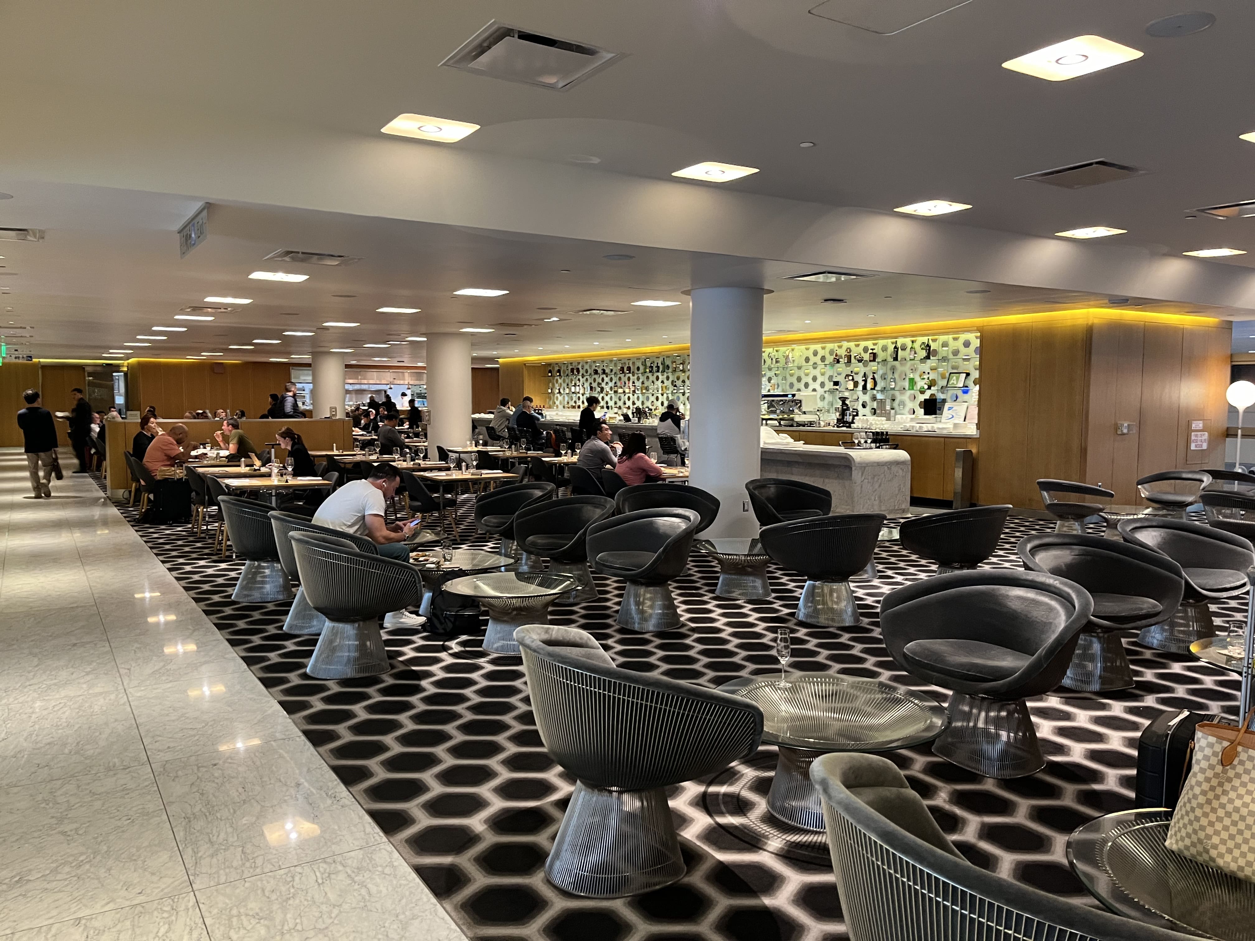 Neil Scrivener reviews the Qantas First Lounge at LAX's Terminal B. Los Angeles International Airport, Tom Bradley Terminal.