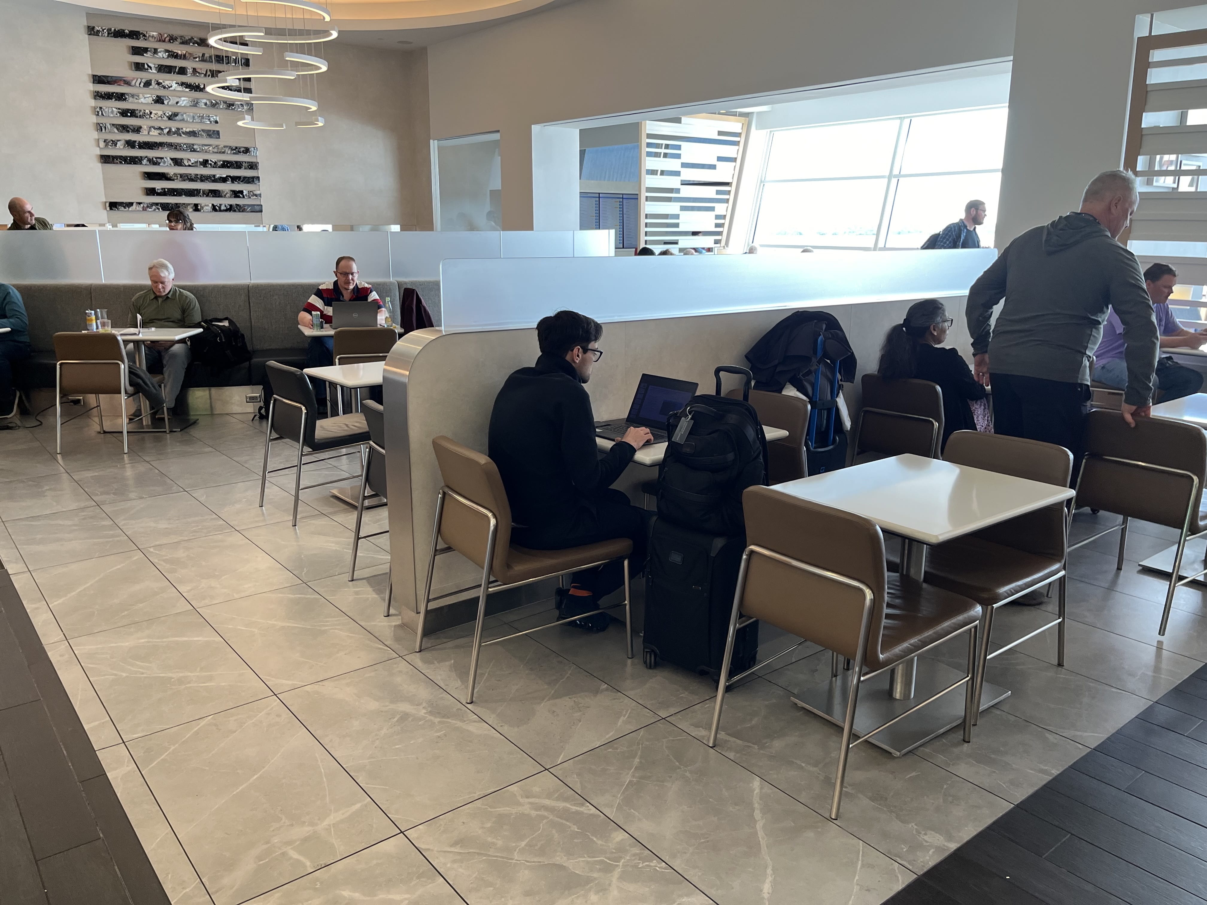 Neil Scrivener reviews the American Airlines Flagship Lounge in Dallas Forth Worth Airport (DFW) at D-Gates.