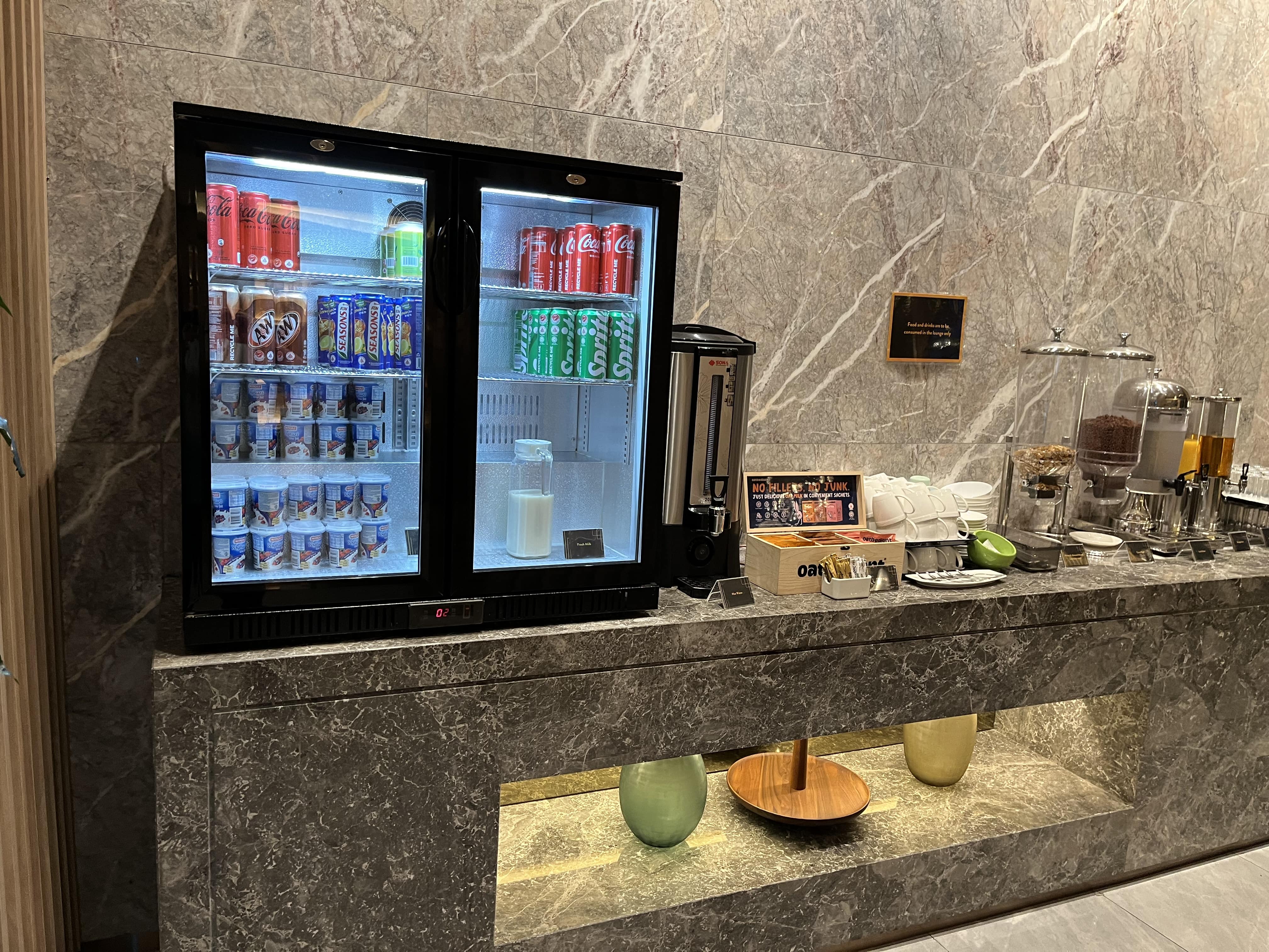 Neil Scrivener reviews the Changi Lounge in Singapore Airport's Jewel, on land side - with Priority Pass access. 