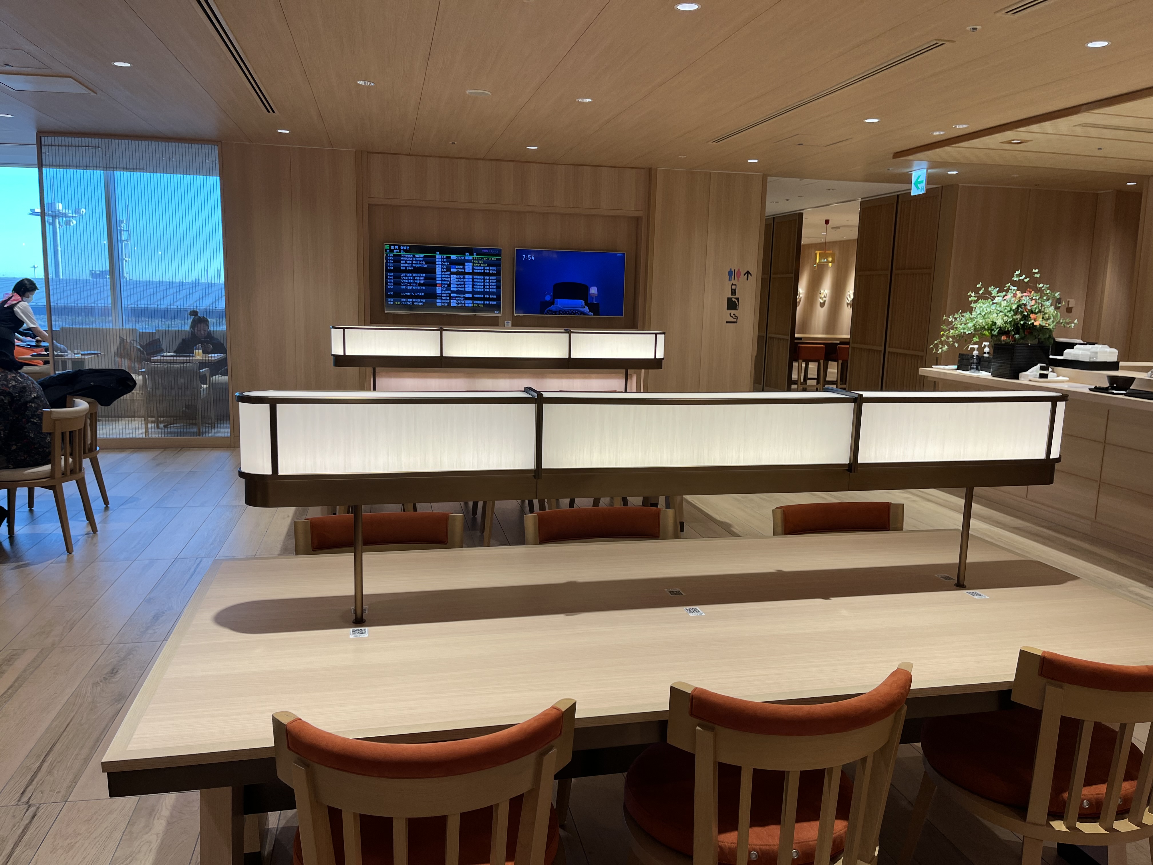 Neil Scrivener reviews the JAL First Lounge in Terminal 3 of Haneda's Tokyo Airport. 