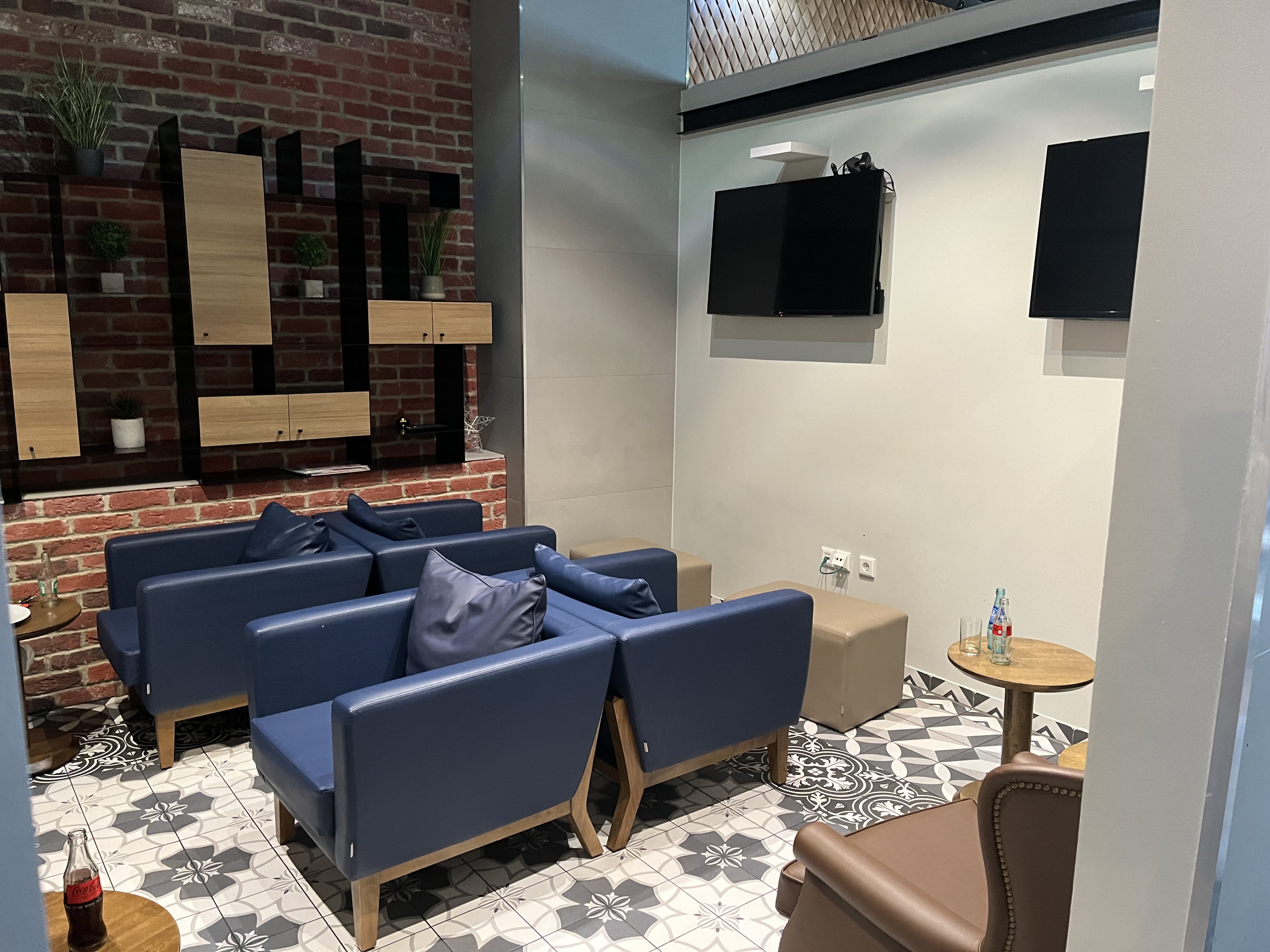 Neil Scrivener reviews the Primeclass Priority Lounge in Frankfurt Airport (FRA), also available to American Express Platinum Card members.