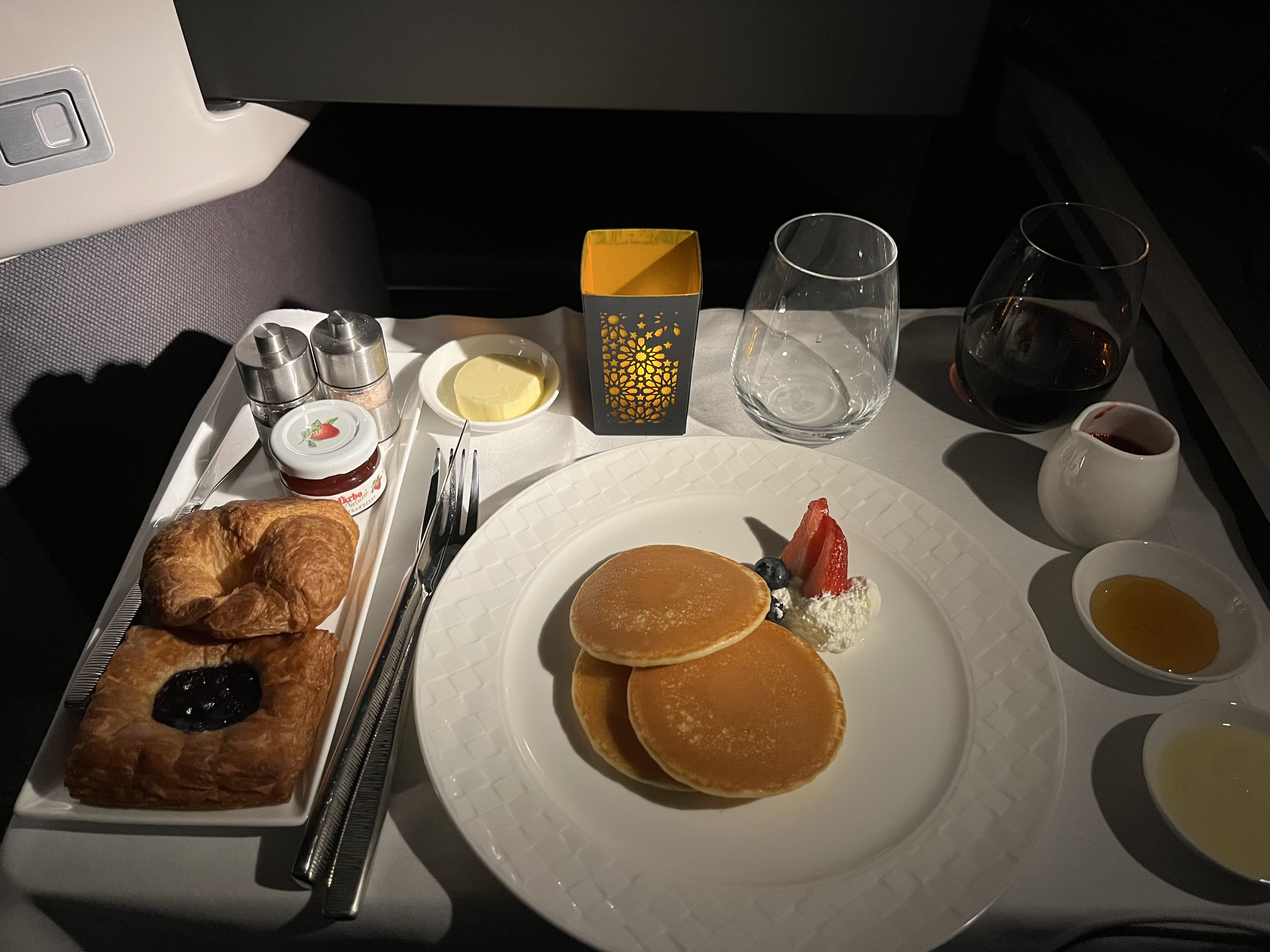 Neil Scrivener reviews Qatar Airways Hong Kong to Doha QR815 in Business Class on the Boeing 777. 