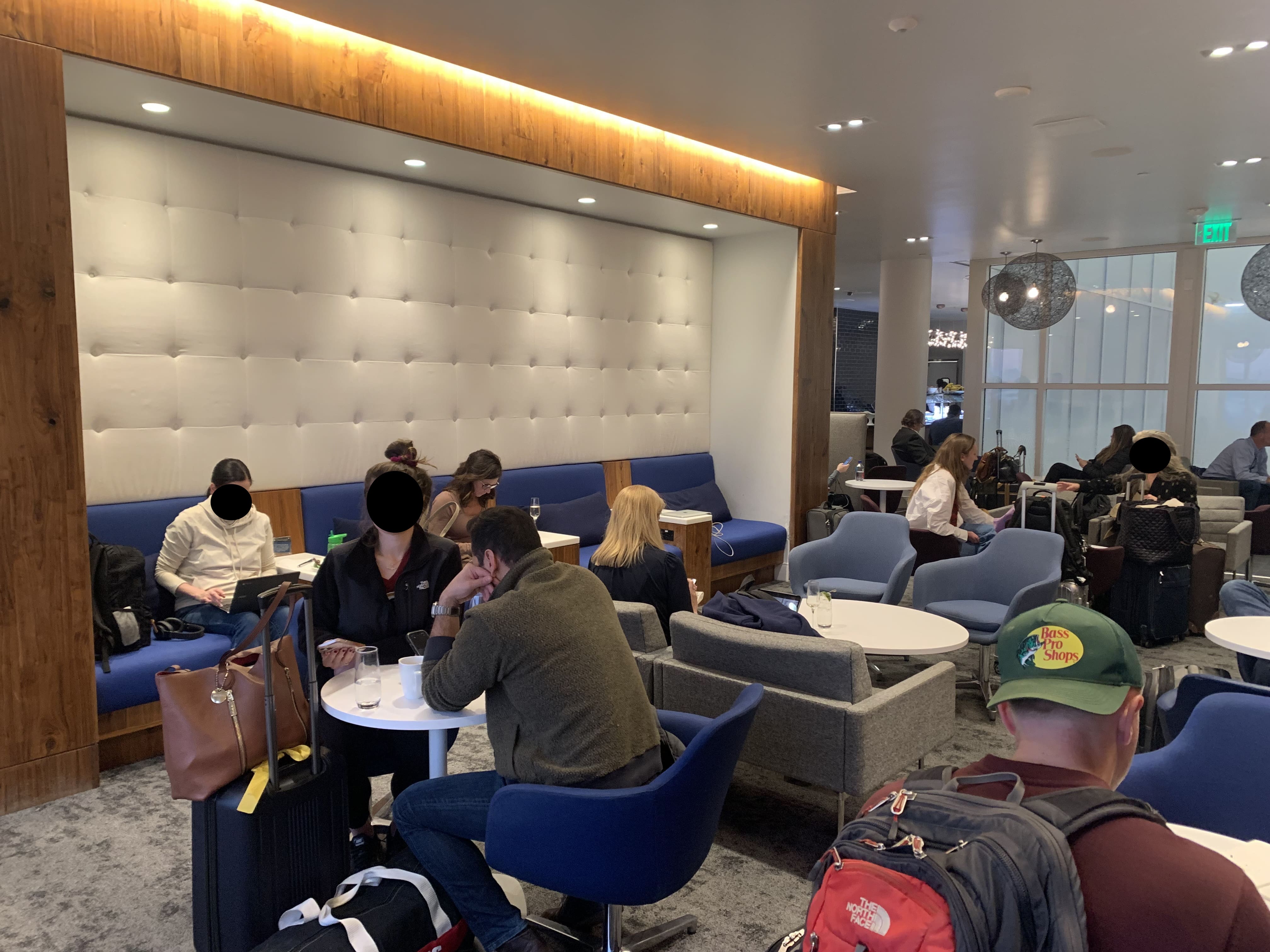 Flying Business reviews the American Express Centurion Lounge in Charlotte Douglas airport (CLT).