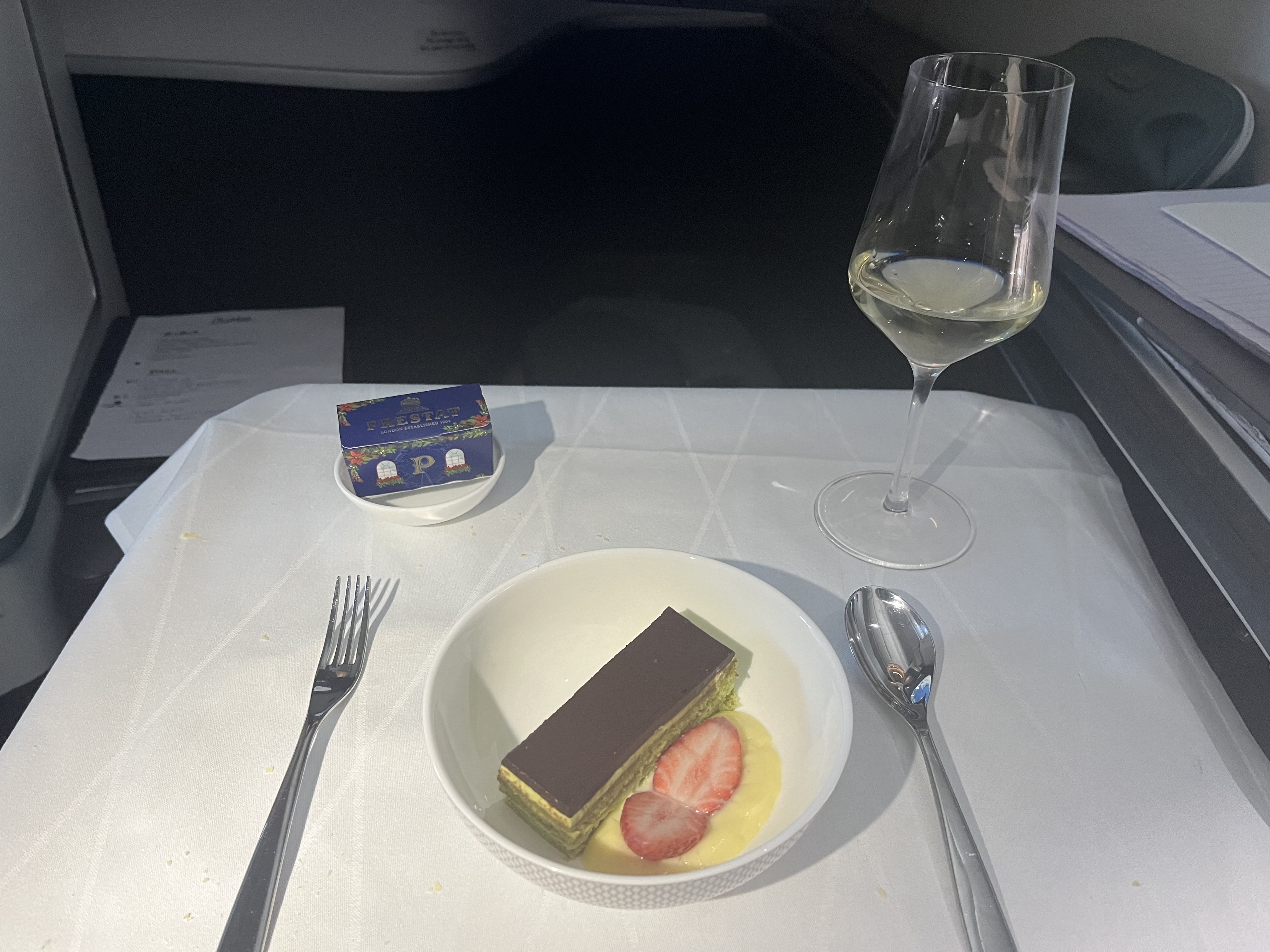 Neil Scrivener reviews flight BA8 from HND (Tokyo) to LHR (London Heathrow) in First, on the Boeing 787-9. 