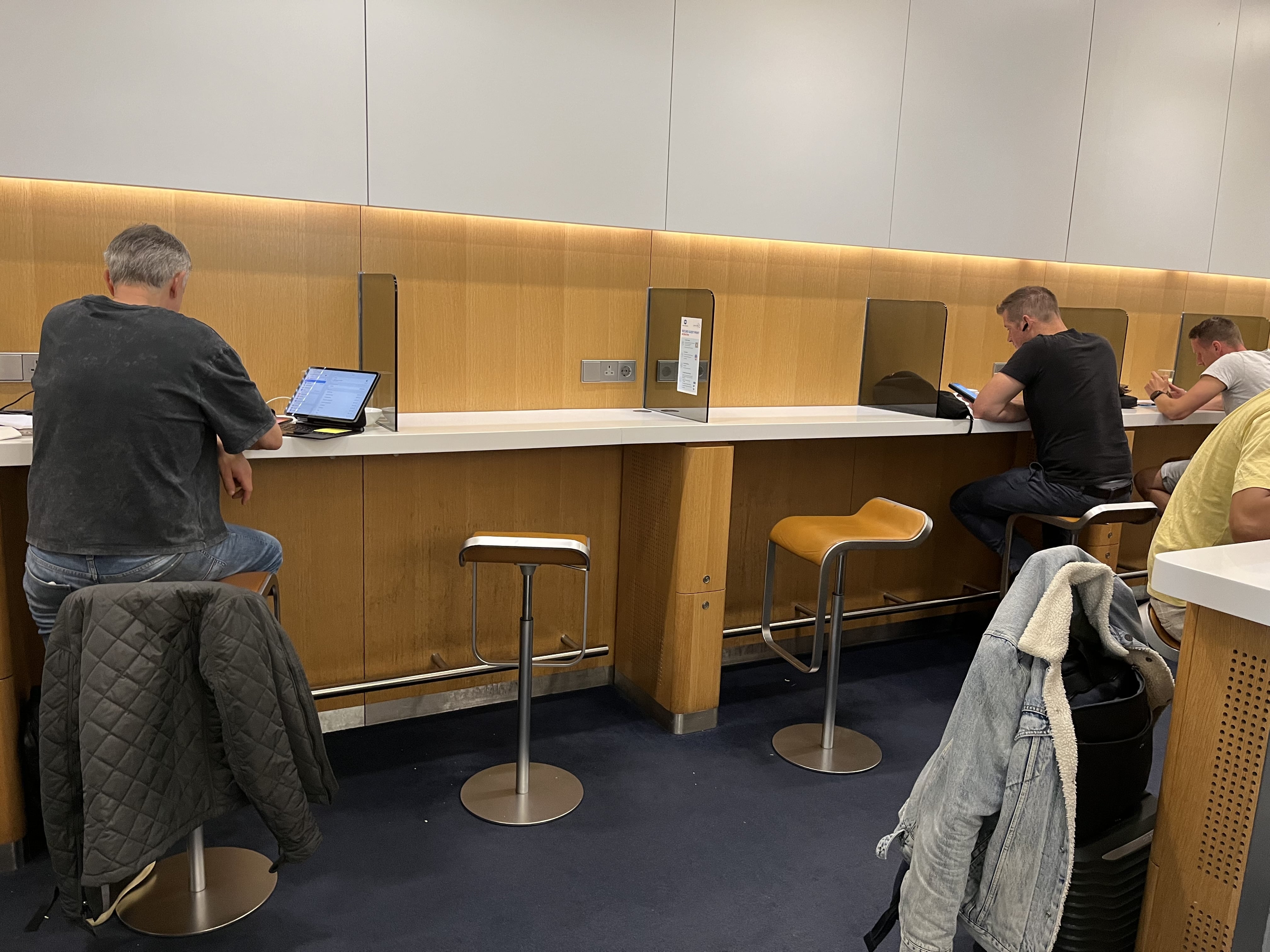 Neil Scrivener reviews the Lufthansa Lounge by Gate A13 in Frankfurt's Airport (FRA), for Star Alliance Members and those flying Business Class.