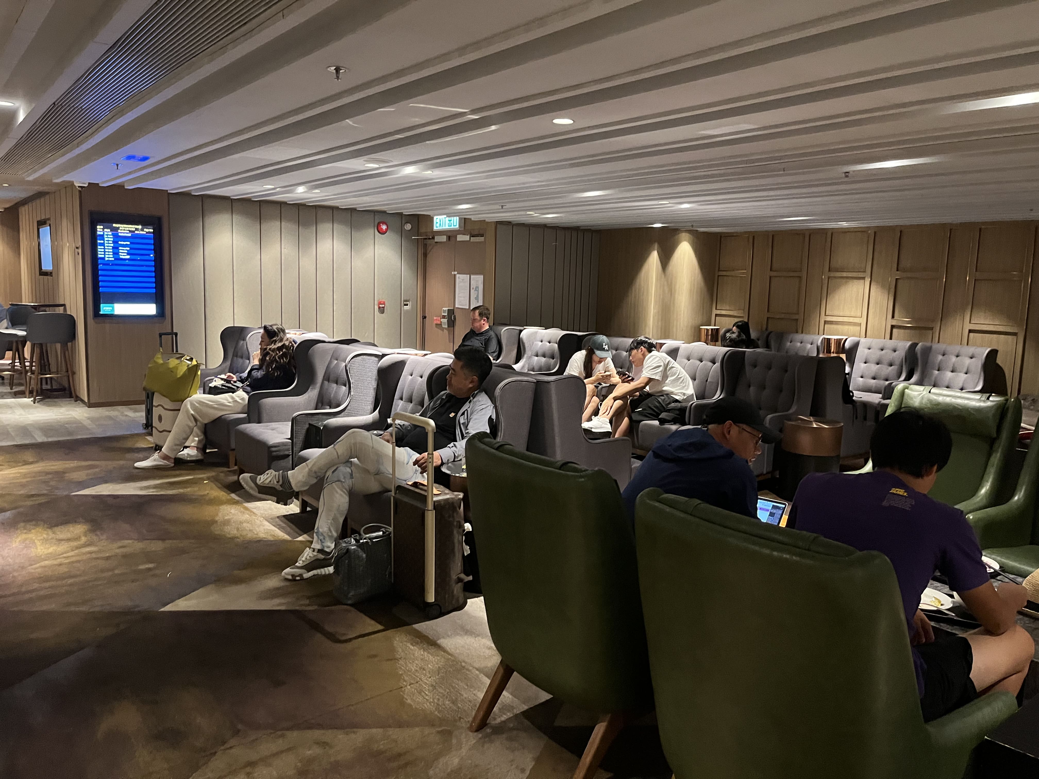 Neil Scrivener reviews the Plaza Premium Lounge First, in Hong Kong's International Airport. 