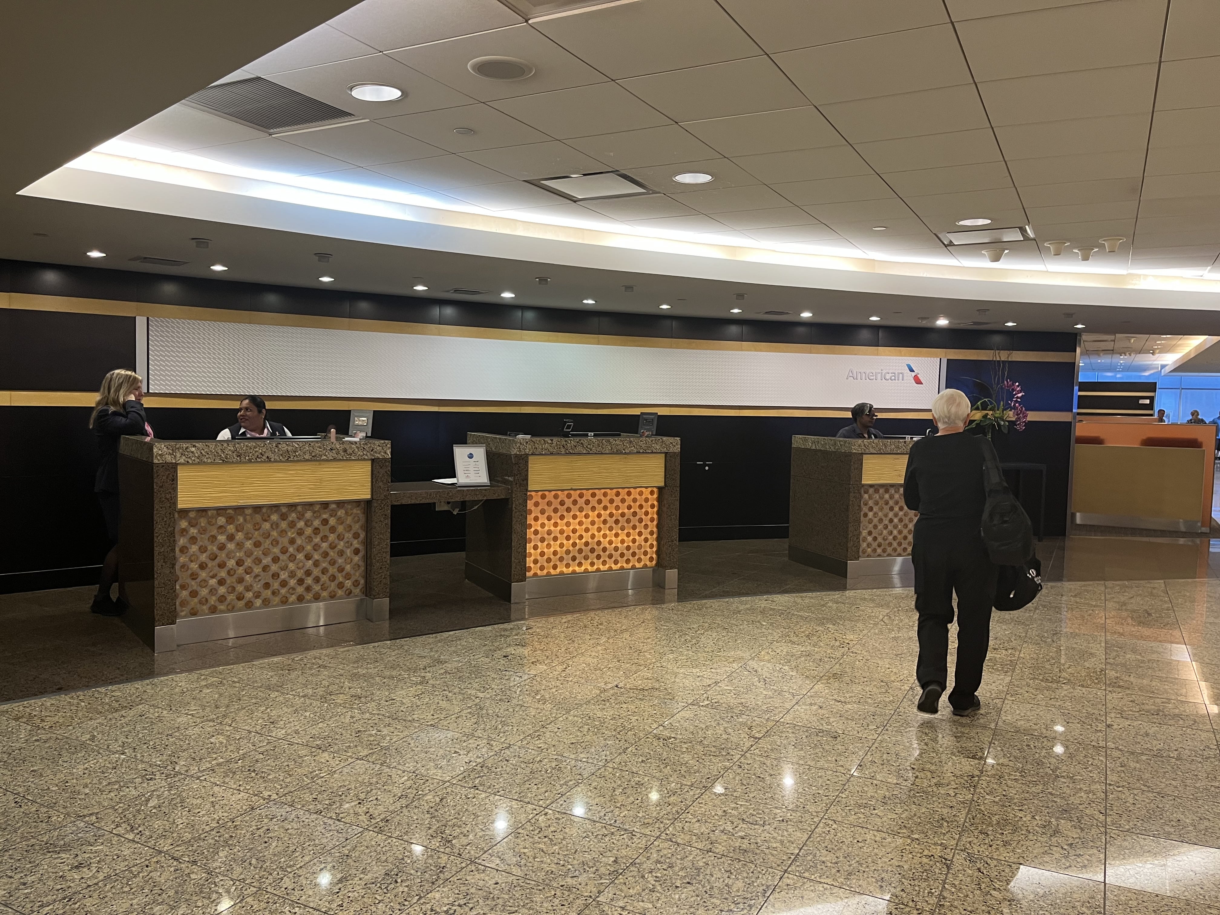 Neil Scrivener reviews the American Airlines Admirals Club JFK's Terminal 8. John F Kennedy Airport, New York - open to OneWorld members.  