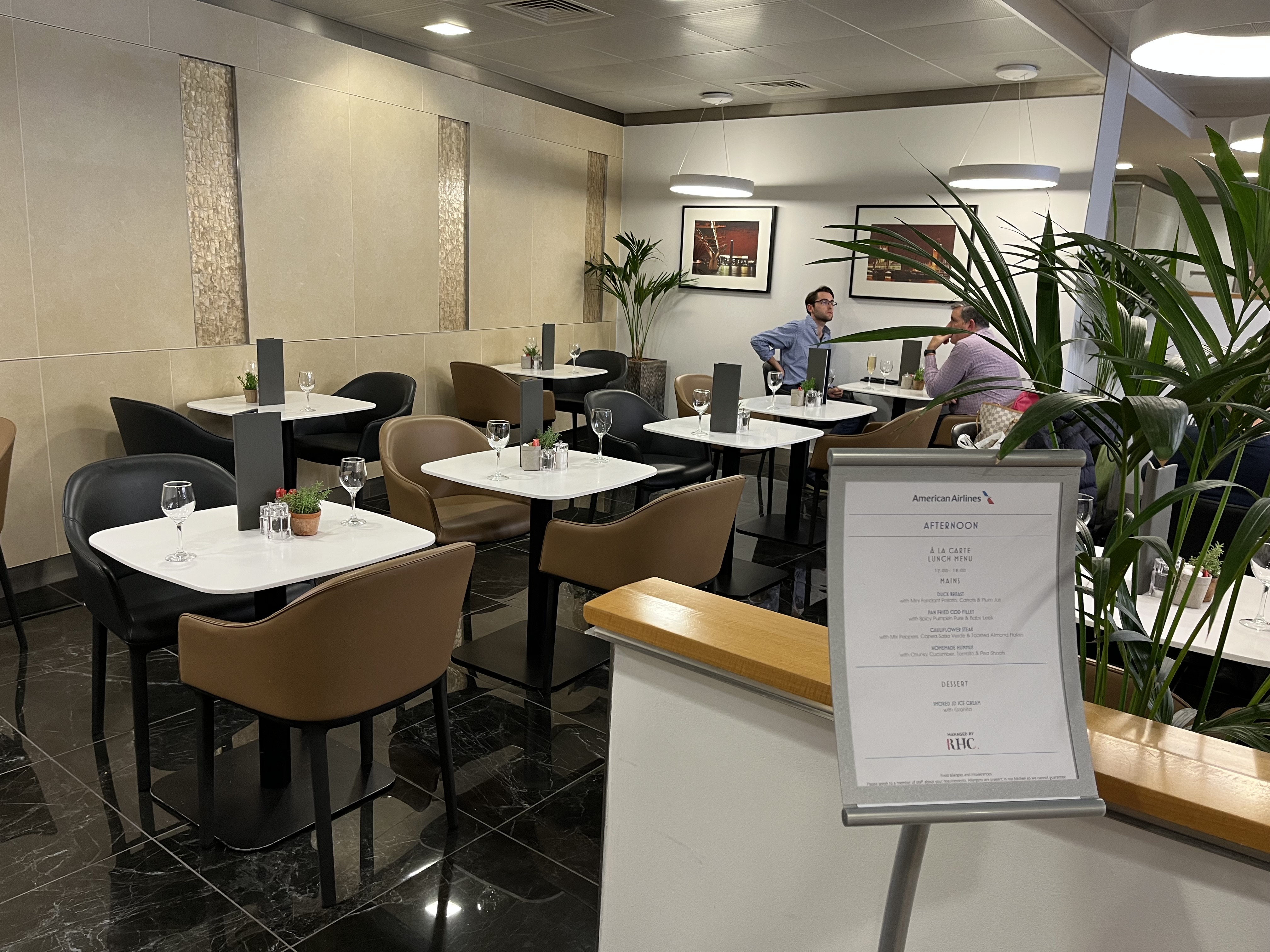 Neil Scrivener reviews the American Airlines Flagship and International First Lounges in Heathrow's Terminal 3.