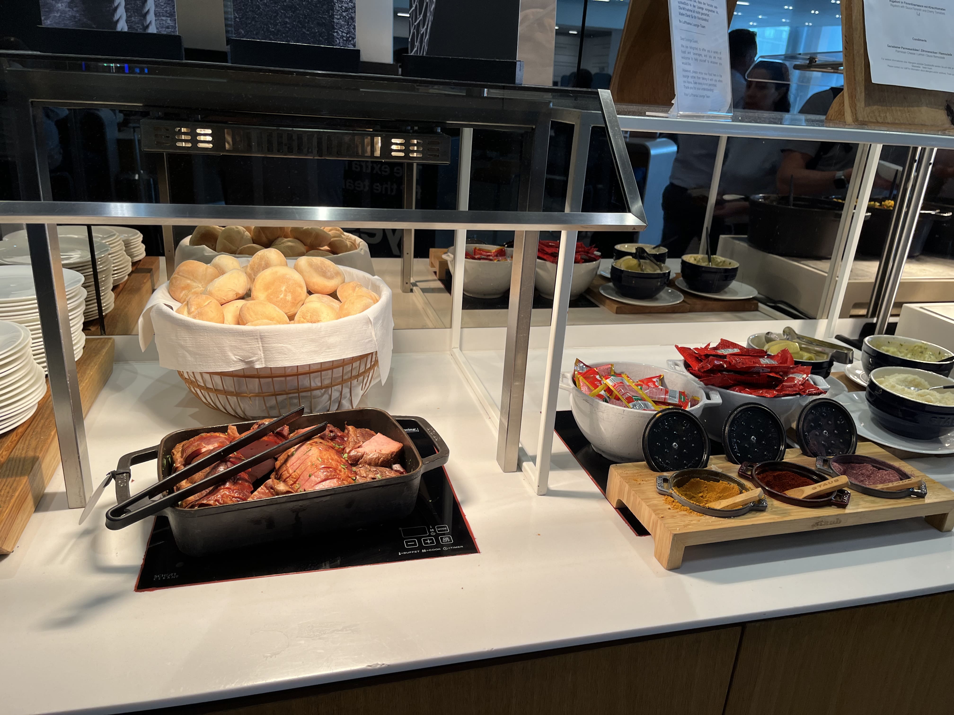 Neil Scrivener reviews the Lufthansa Lounge by Gate A13 in Frankfurt's Airport (FRA), for Star Alliance Members and those flying Business Class.