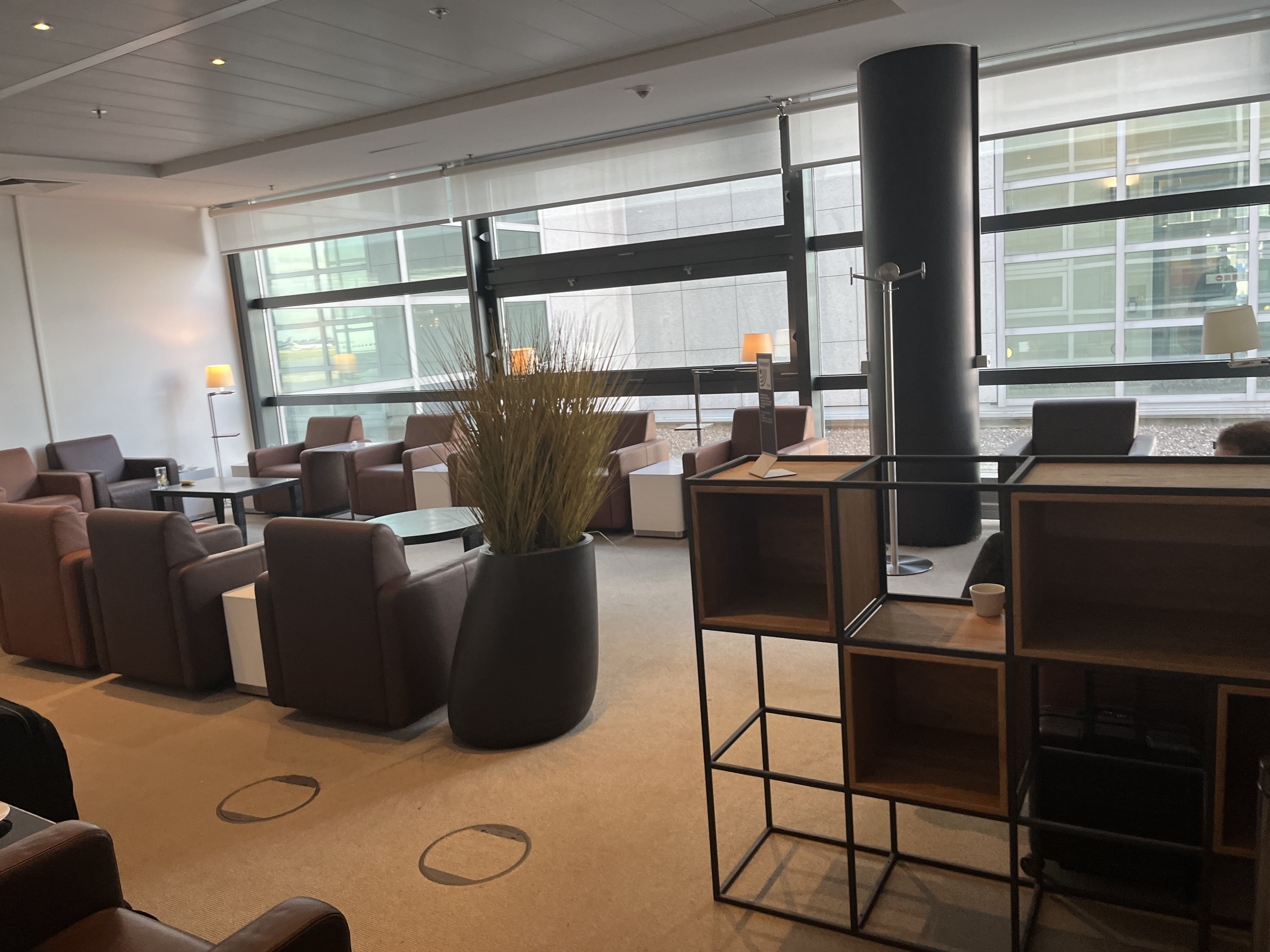 Neil Scrivener reviews the Lufthansa Business Class Lounge (The Panorama Room) by Gate A26 in Frankfurt's Airport (FRA).