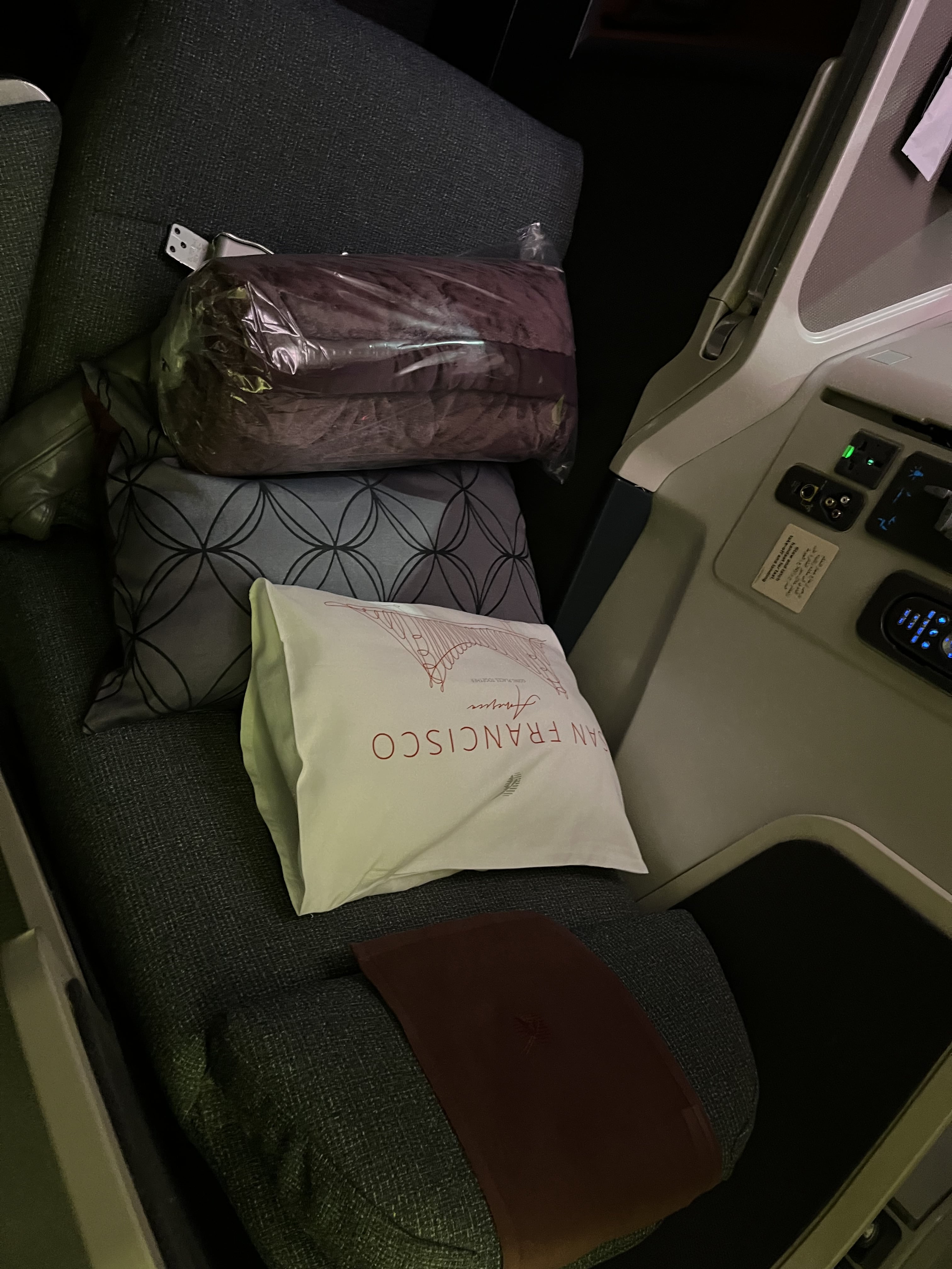 Neil Scrivener reviews Qatar Airways Hong Kong to Doha QR815 in Business Class on the Boeing 777. 