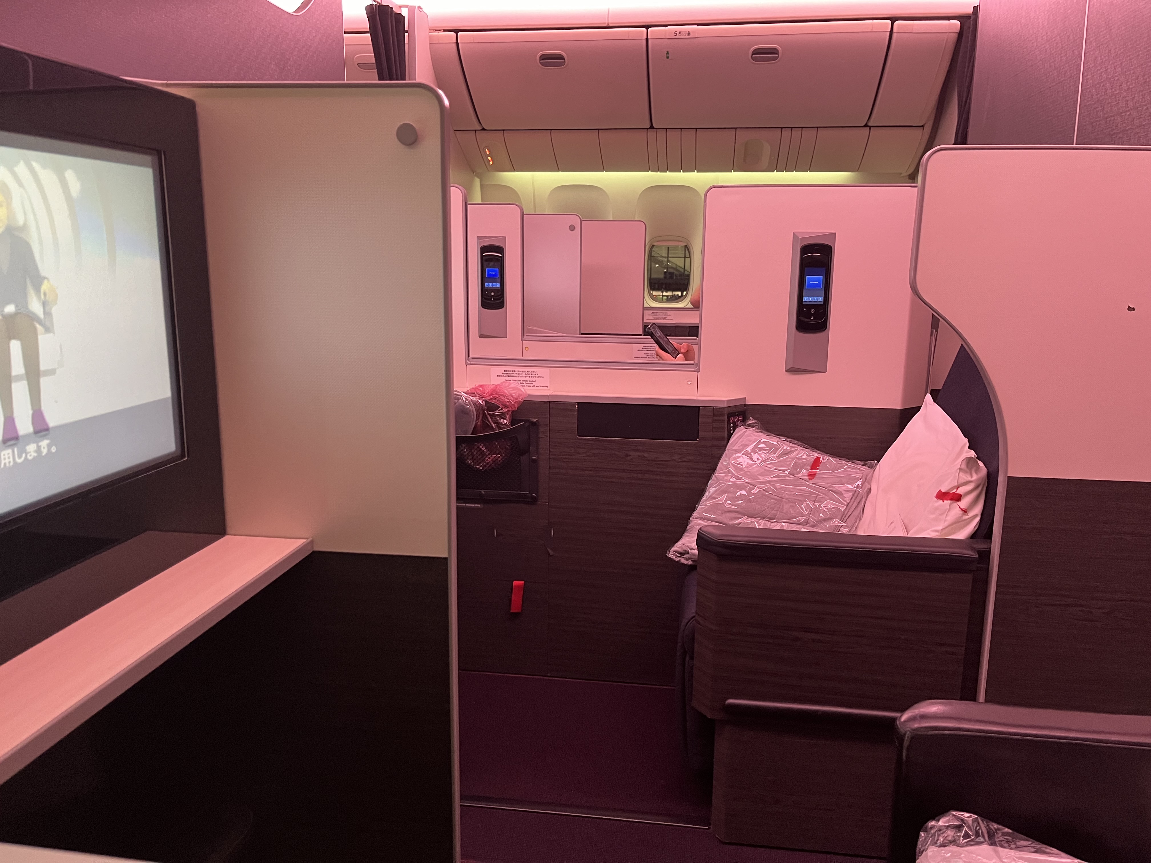 Neil Scrivener reviews the Sky Suite on JAL's Boeing 777-300ER, also installed on the 787-8 and 787-9. Japan Airlines Business Class. 