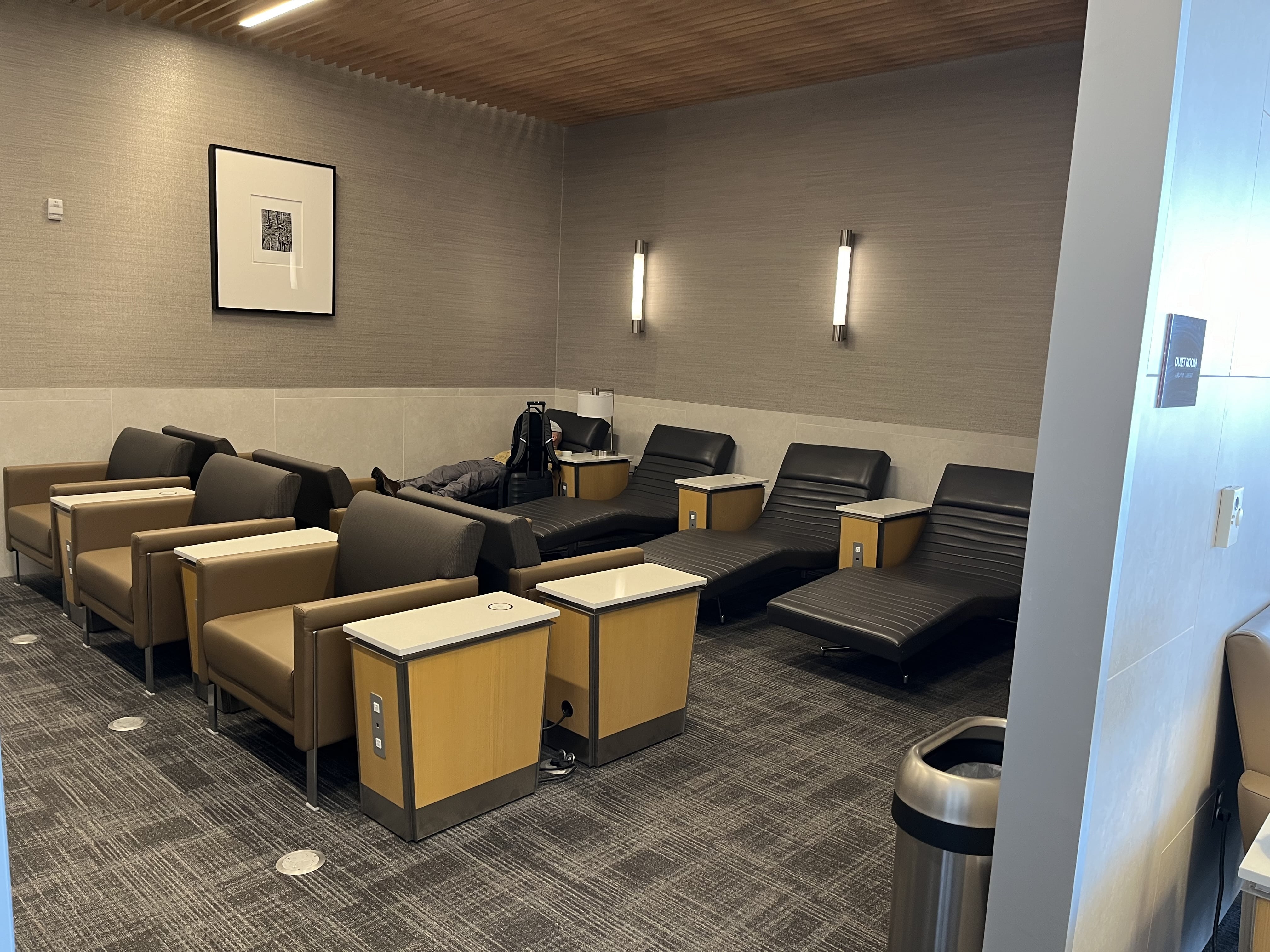 Neil Scrivener reviews the American Airlines Flagship Lounge in Dallas Forth Worth Airport (DFW) at D-Gates.