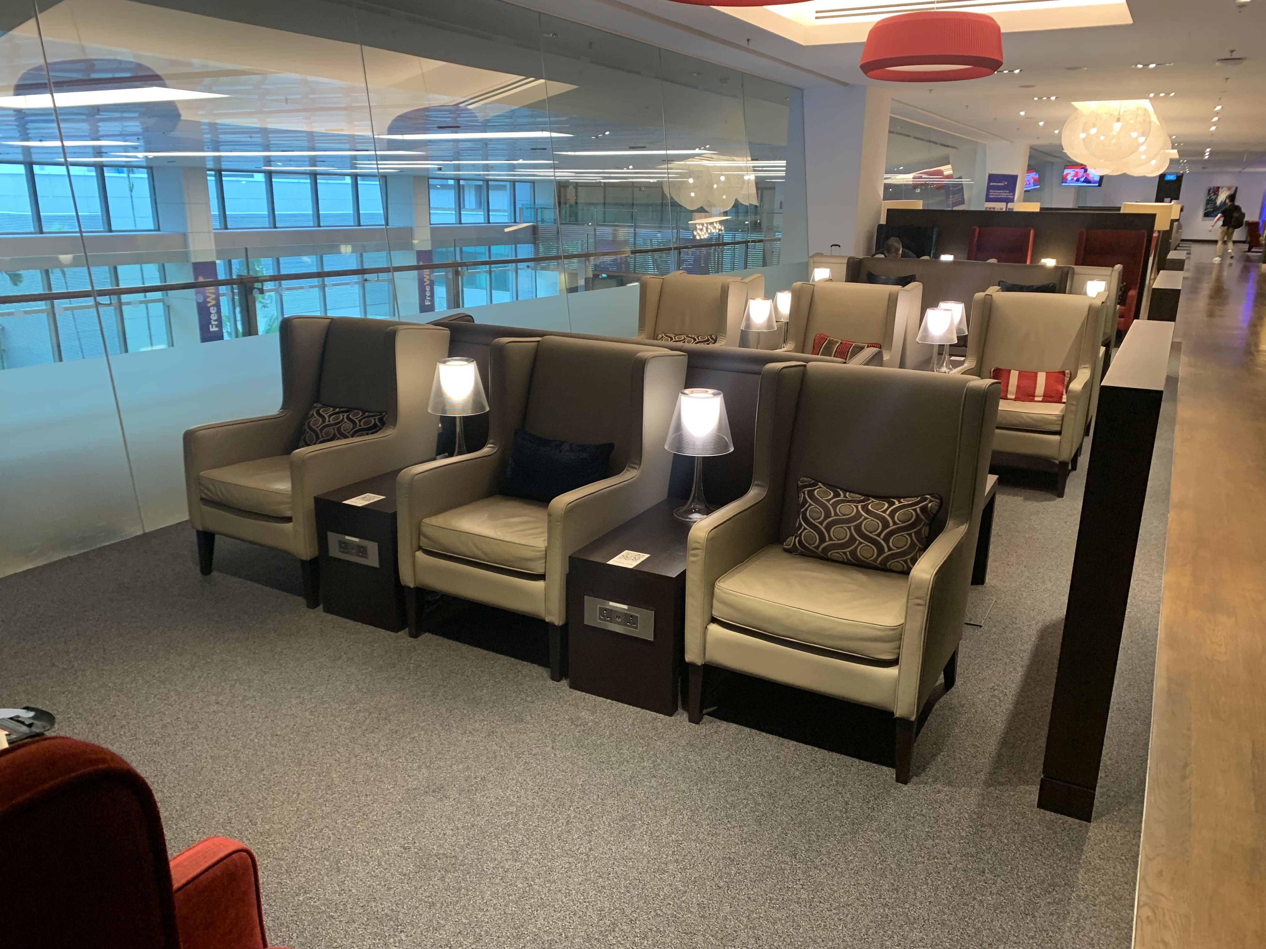 Flying Business reviews the British Airways Lounge in Terminal 1 of Singapore's Changi Airport. 