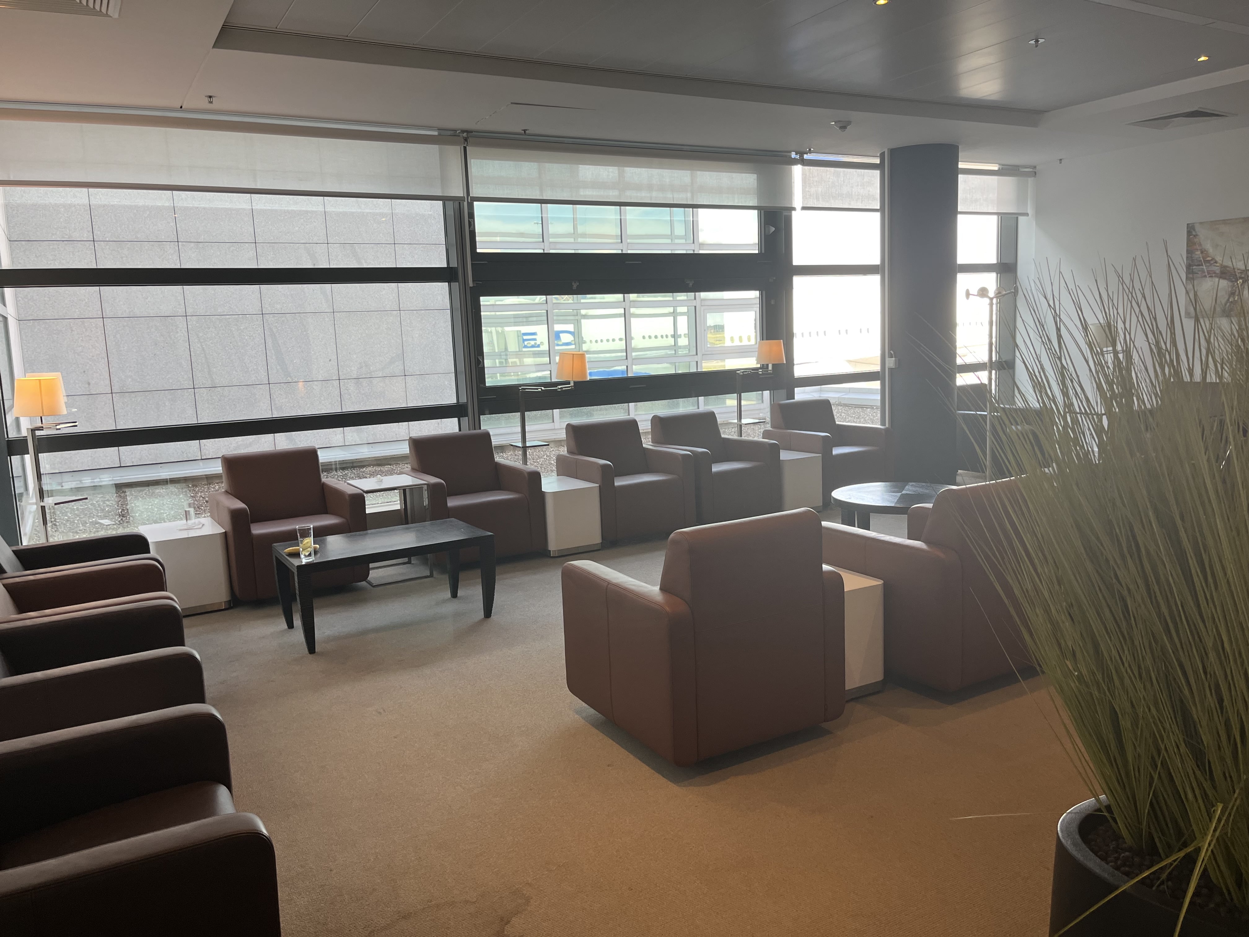 Neil Scrivener reviews the Lufthansa Business Class Lounge (The Panorama Room) by Gate A26 in Frankfurt's Airport (FRA).