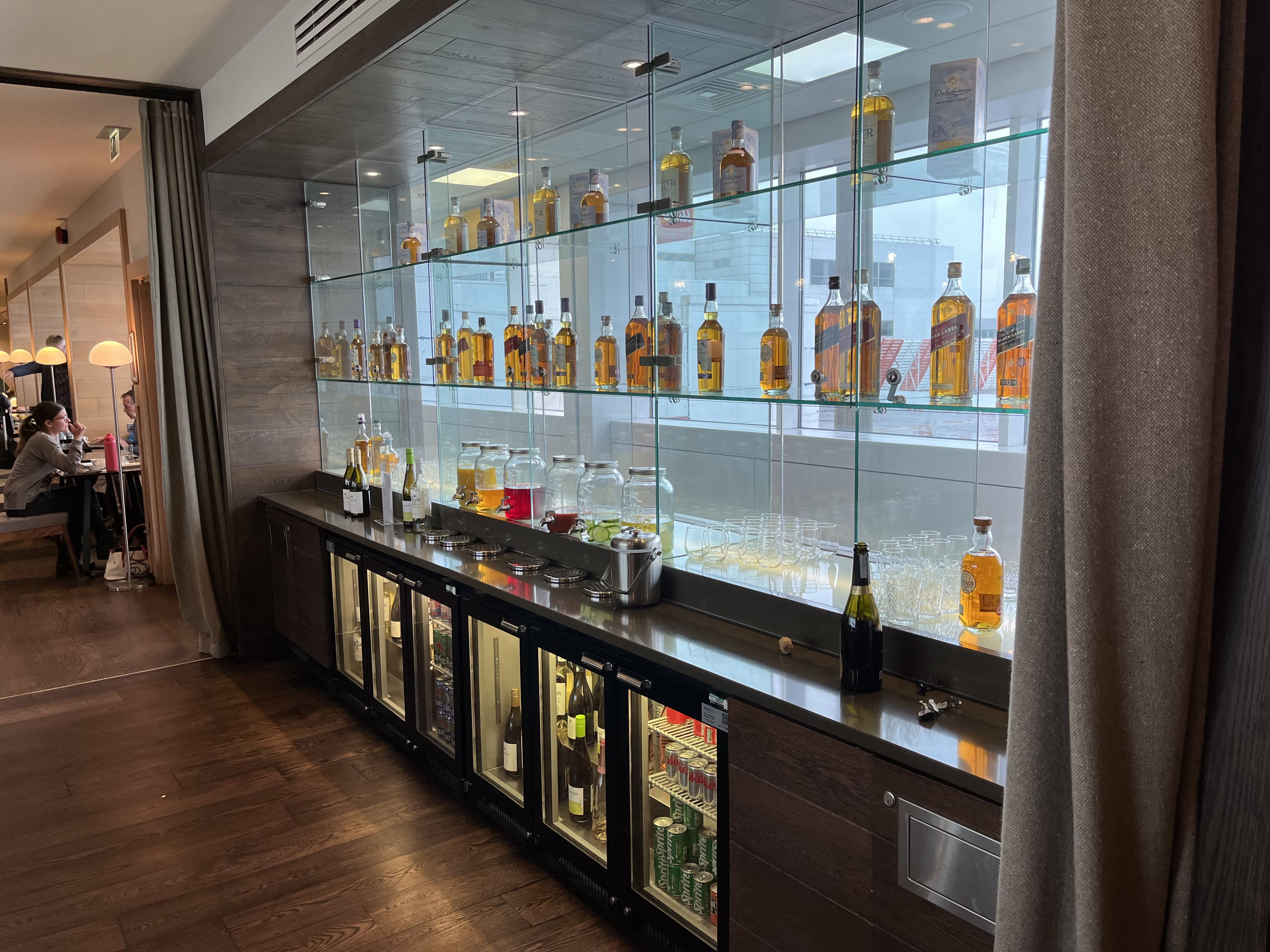 Neil Scrivener reviews the British Airways Lounge at Glasgow International Airport (GLA). Access for OneWorld Members and those flying Business Class.