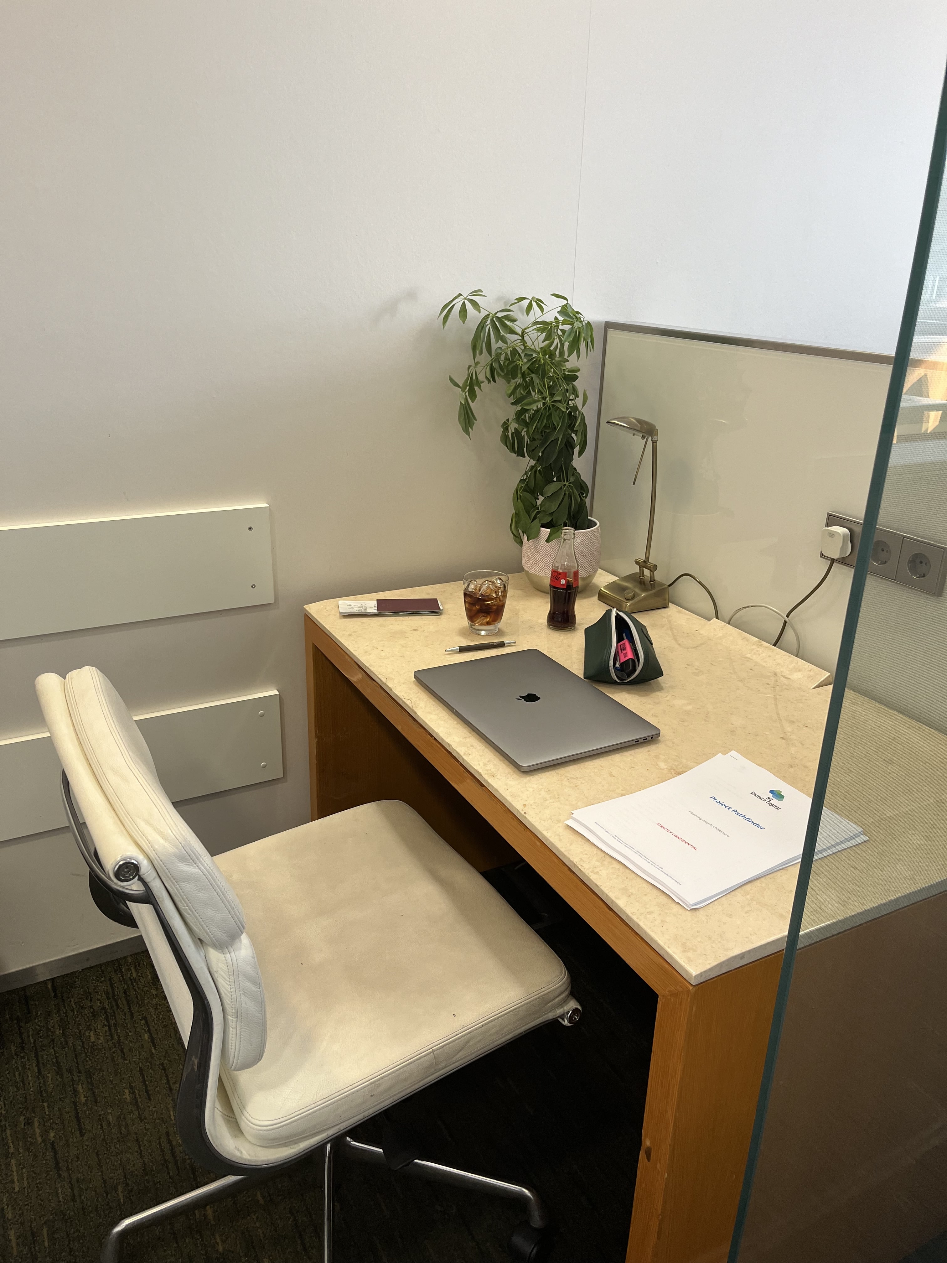 Neil Scrivener reviews the Priority Lounge in Frankfurt Airport (FRA), also the Cathay Pacific and Qatar Airways lounge.