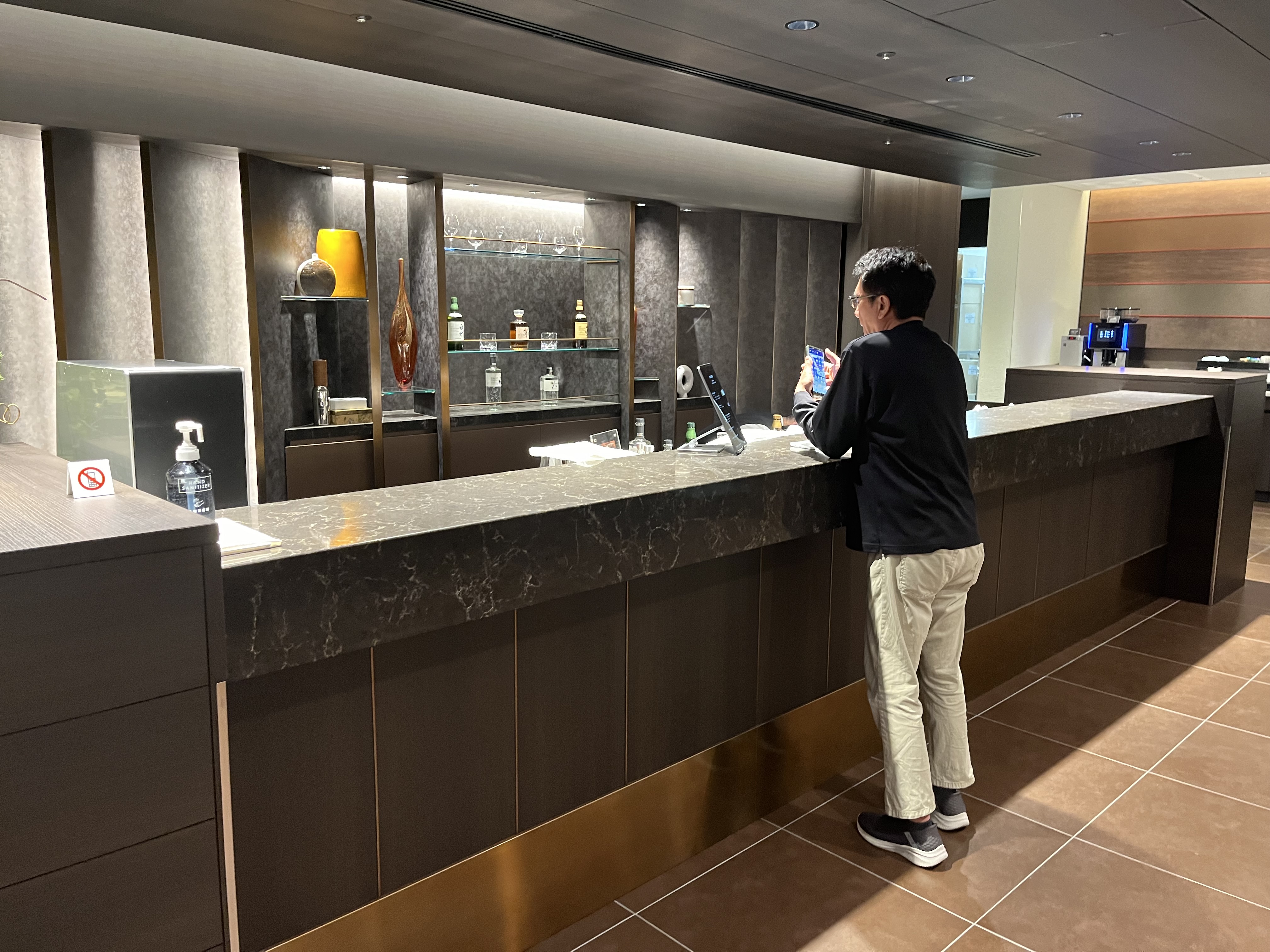 Neil Scrivener reviews the JAL First Lounge in Terminal 3 of Haneda's Tokyo Airport. 