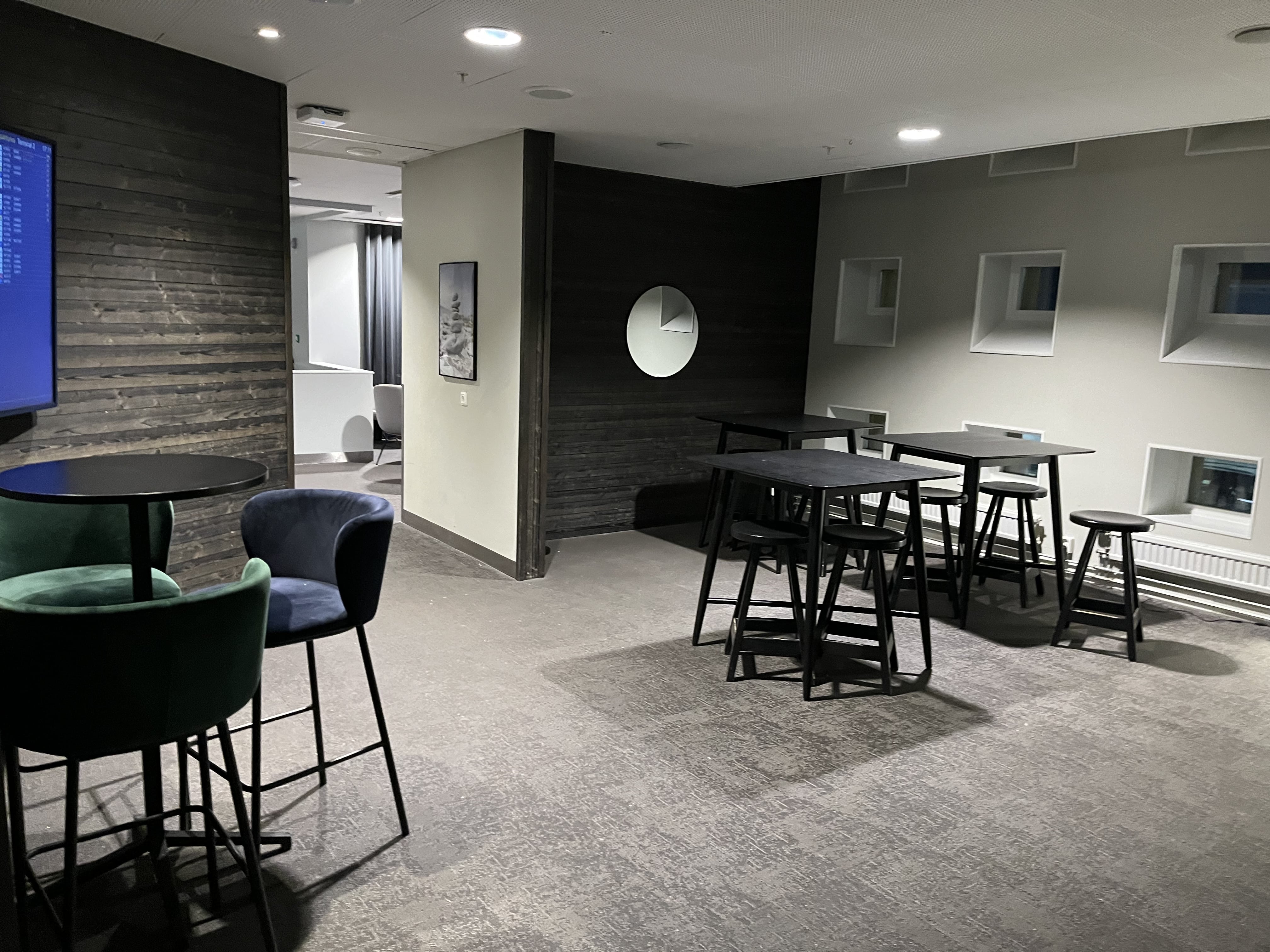 Neil Scrivener reviews the Pearl Lounge in Arlanda Airport's Terminal 5, accessed by flying Business Class and Priority Pass members.  