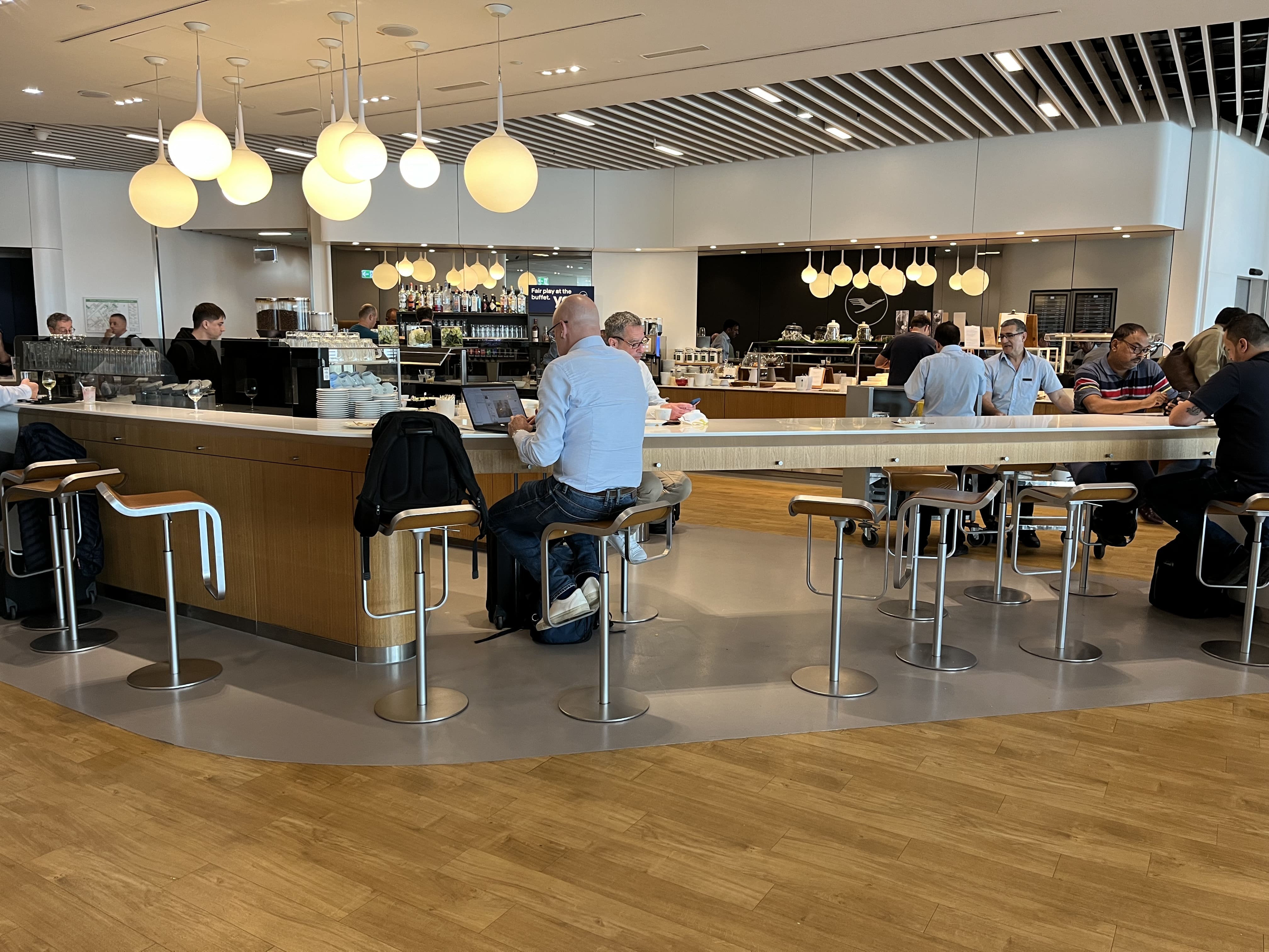 Neil Scrivener reviews the Lufthansa Lounge by Gate A13 in Frankfurt's Airport (FRA), for Star Alliance Members and those flying Business Class.