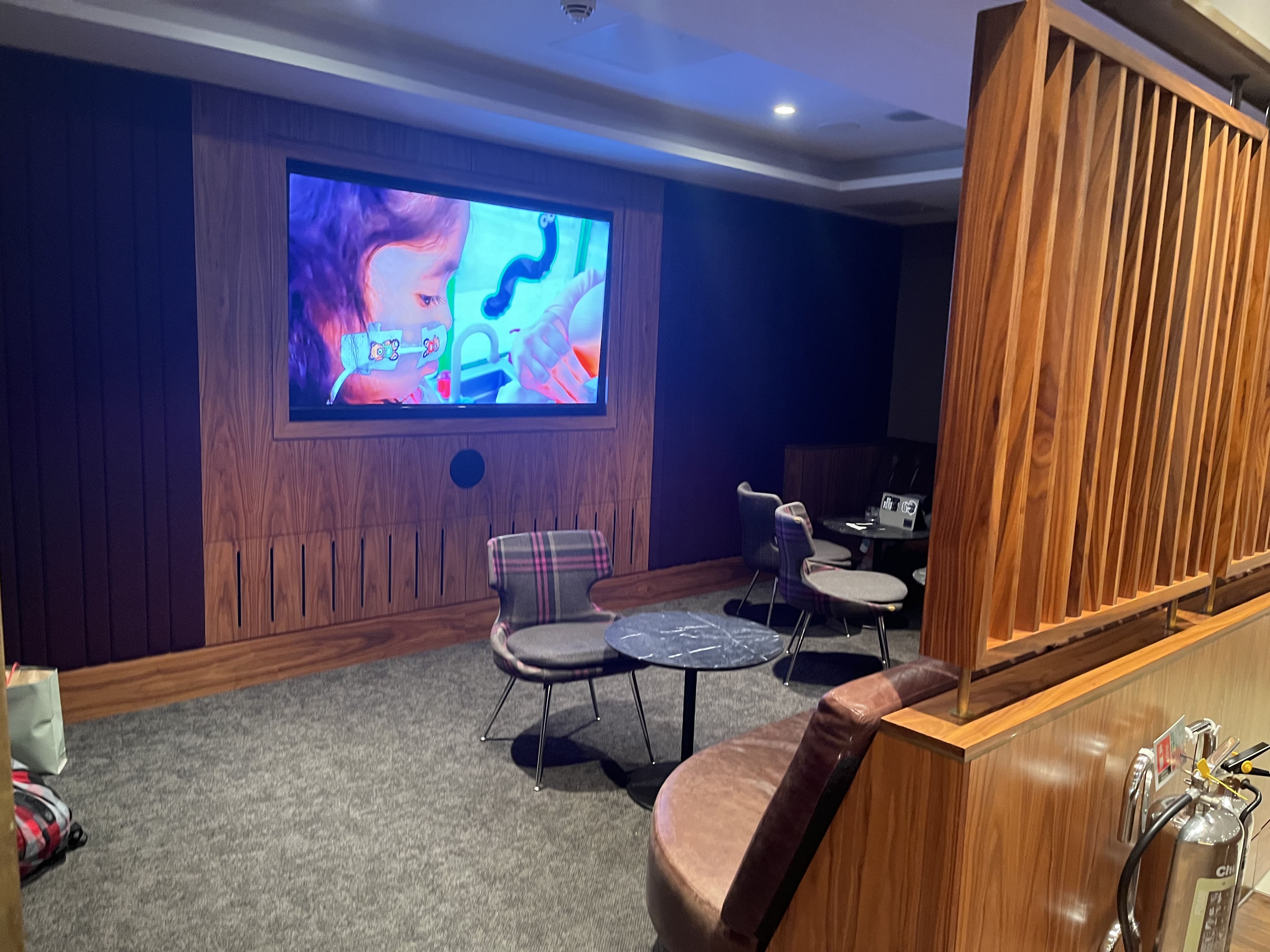 Neil Scrivener reviews the No1 Lounge in Gatwick's Airport, accessed via Priority Pass. 