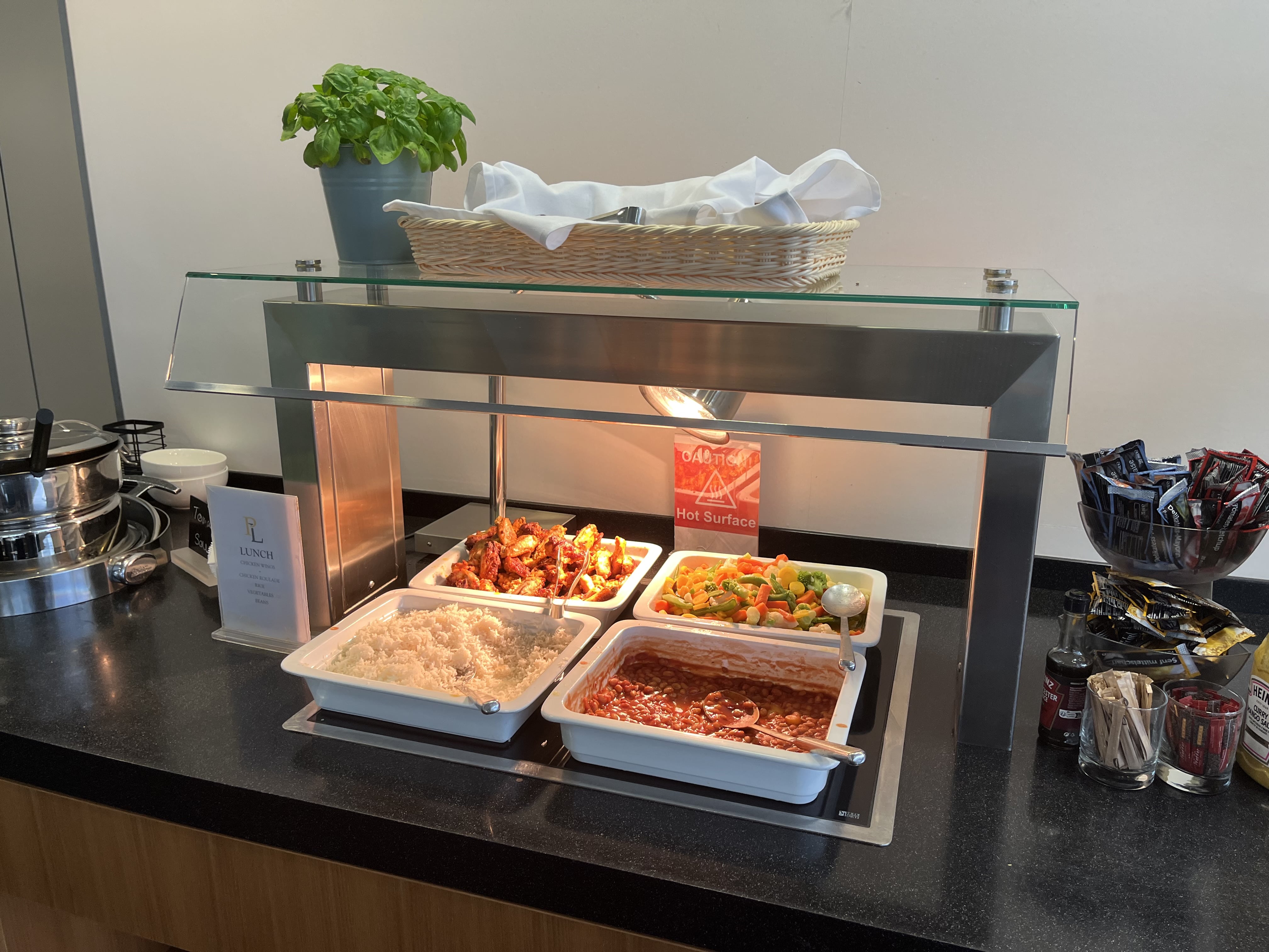 Neil Scrivener reviews the Priority Lounge in Frankfurt Airport (FRA), also the Cathay Pacific and Qatar Airways lounge.