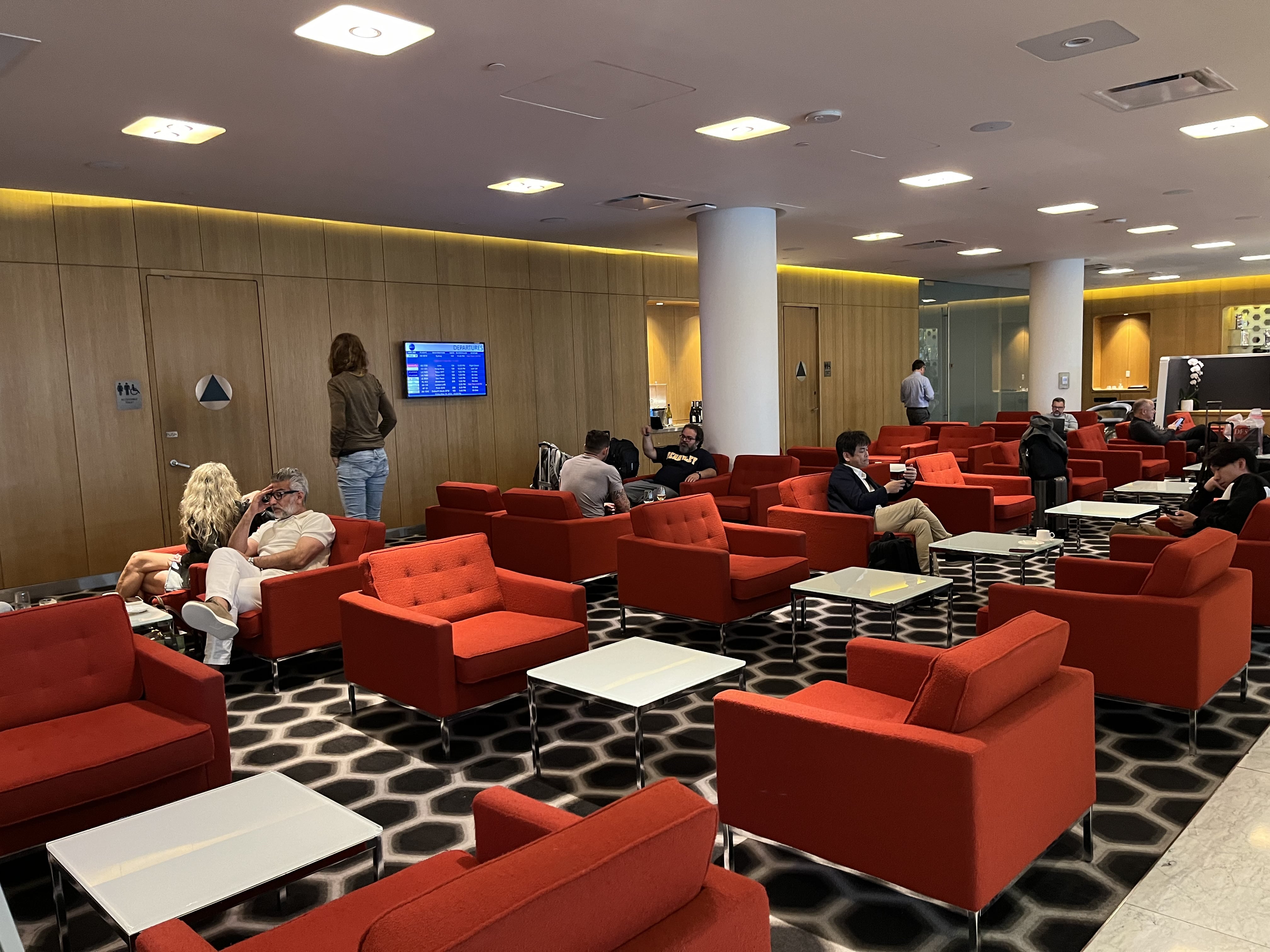 Neil Scrivener reviews the Qantas First Lounge at LAX's Terminal B. Los Angeles International Airport, Tom Bradley Terminal.