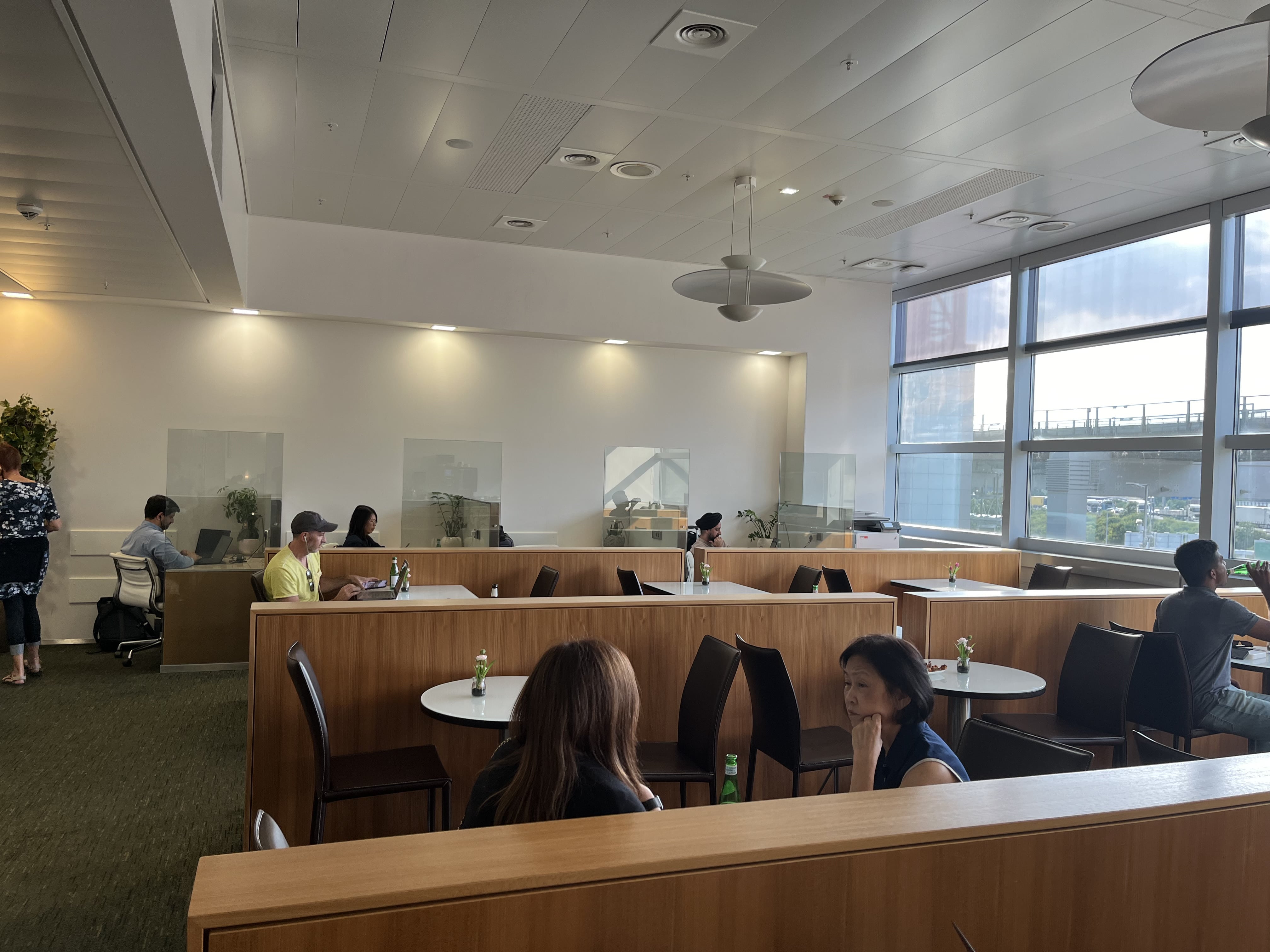 Neil Scrivener reviews the Priority Lounge in Frankfurt Airport (FRA), also the Cathay Pacific and Qatar Airways lounge.