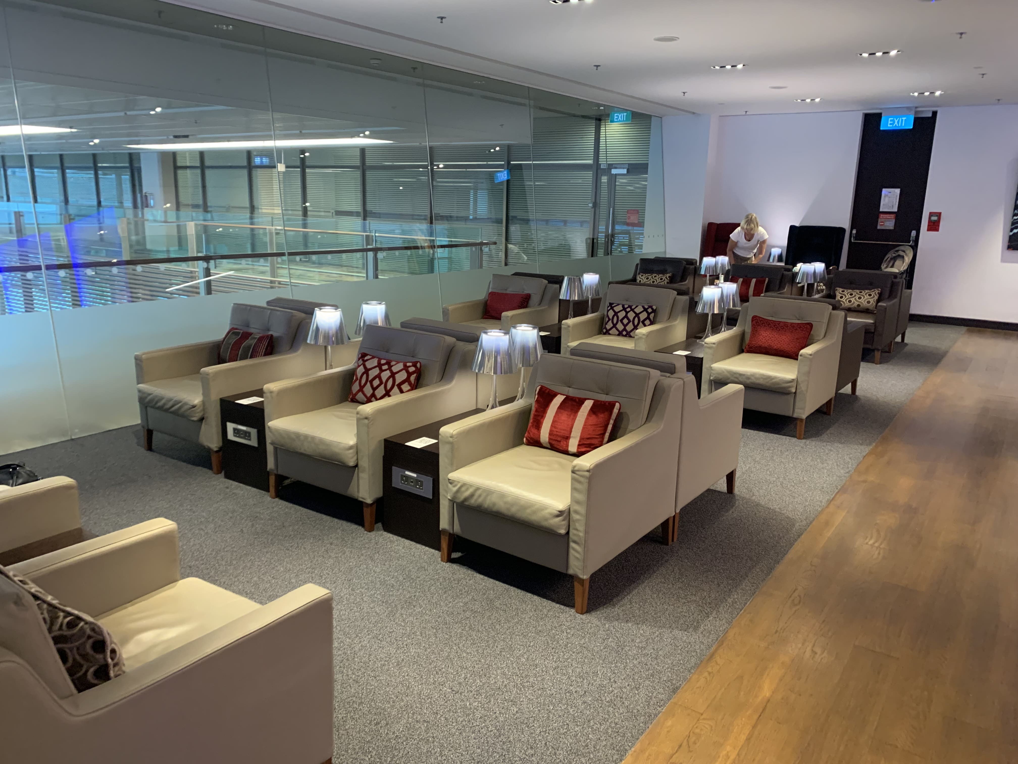 Flying Business reviews the British Airways Lounge in Terminal 1 of Singapore's Changi Airport. 