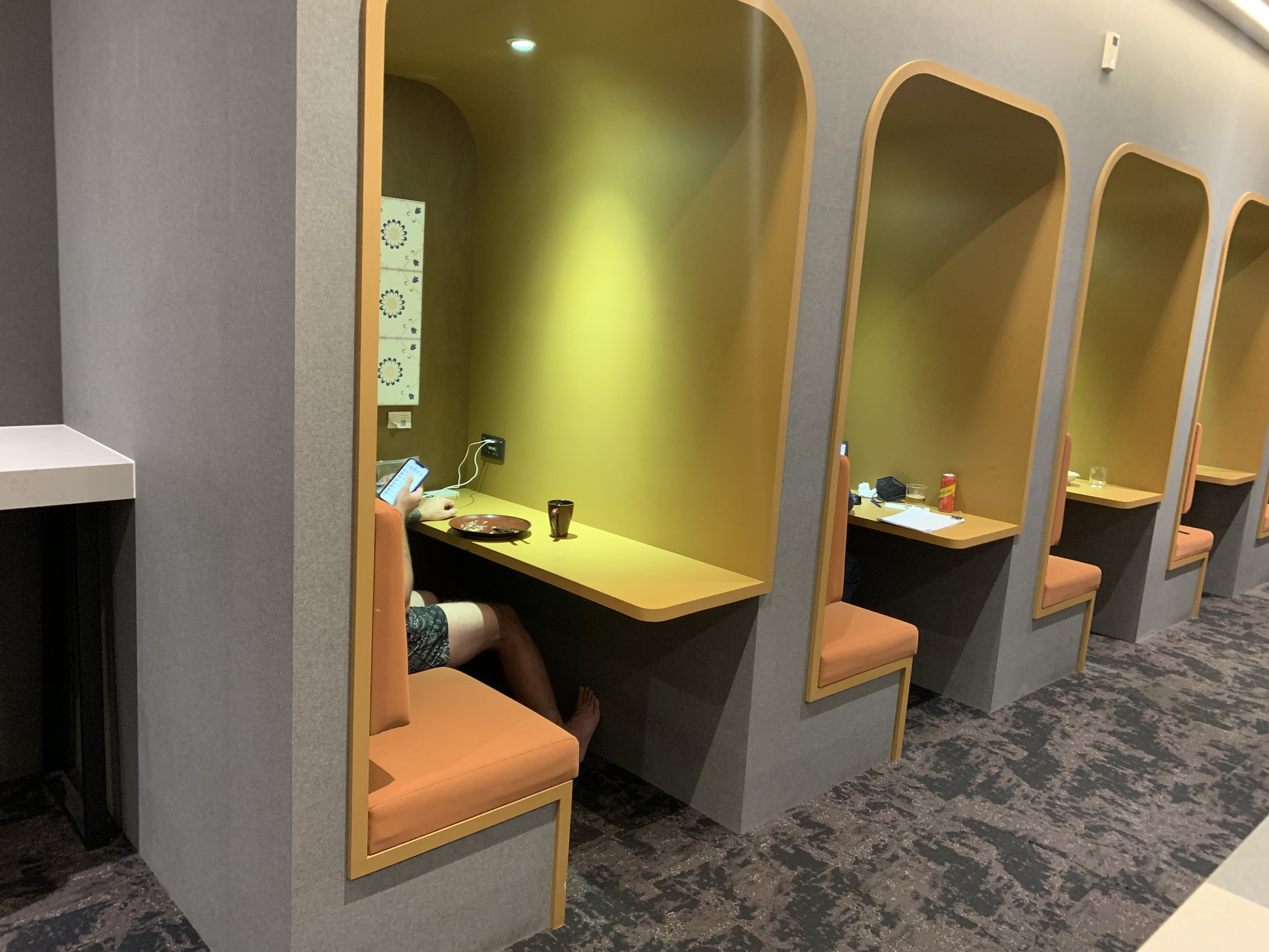 Neil Scrivener reviews the SATS Premier Lounge in Terminal 1 of Singapore's Changi Airport, accessed via Priority Pass.