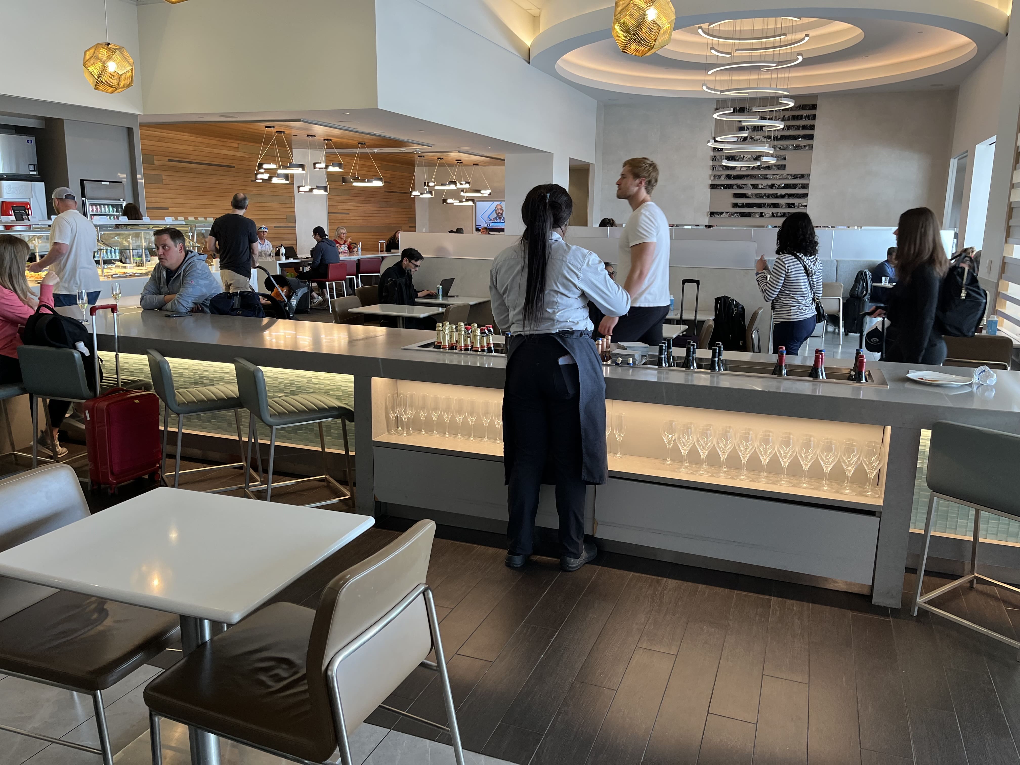 Neil Scrivener reviews the American Airlines Flagship Lounge in Dallas Forth Worth Airport (DFW) at D-Gates.