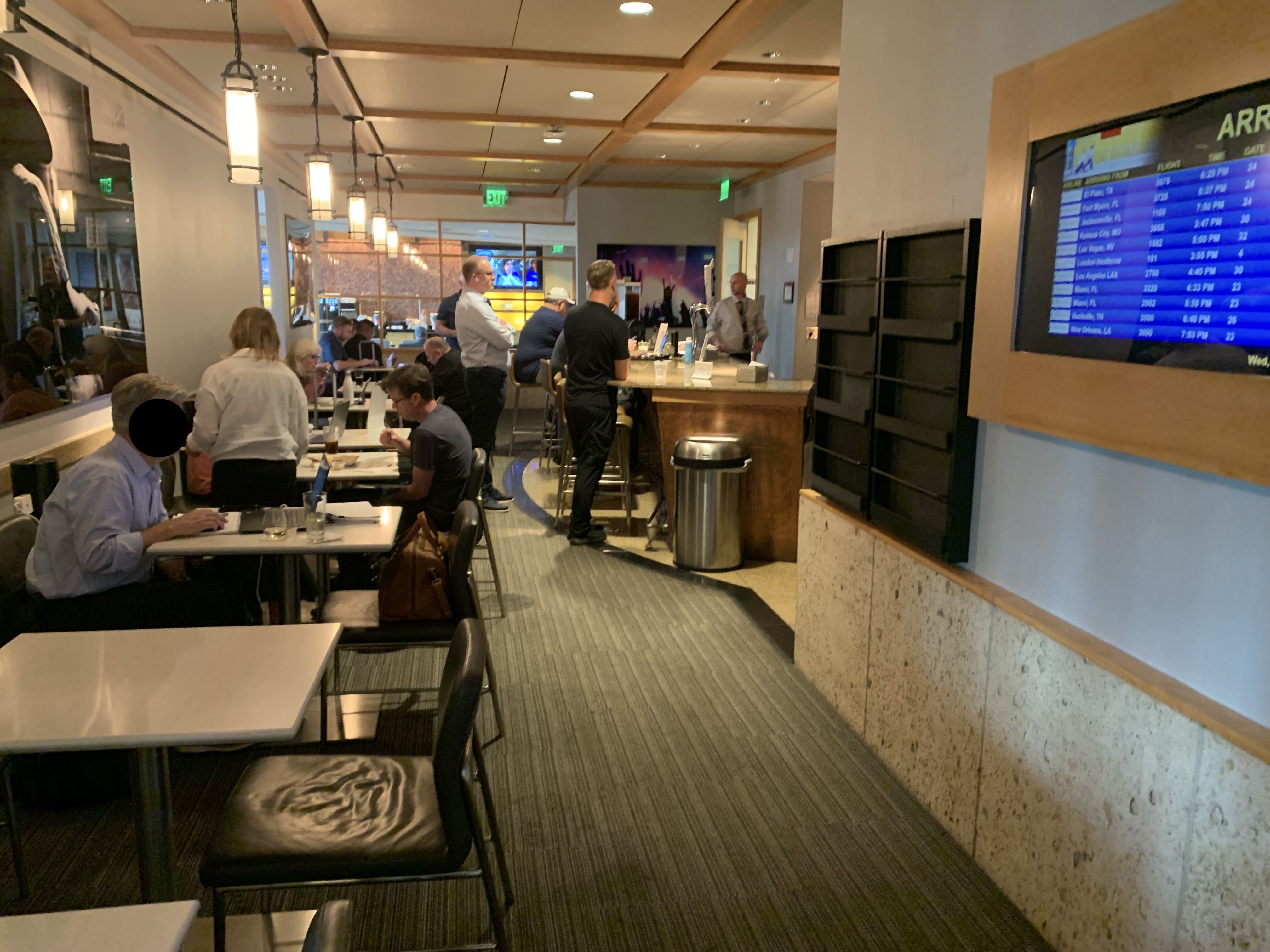 Neil Scrivener reviews the American Airlines Admirals Club in Austin's Bergstrom Airport, in Texas - flying with British Airways. 