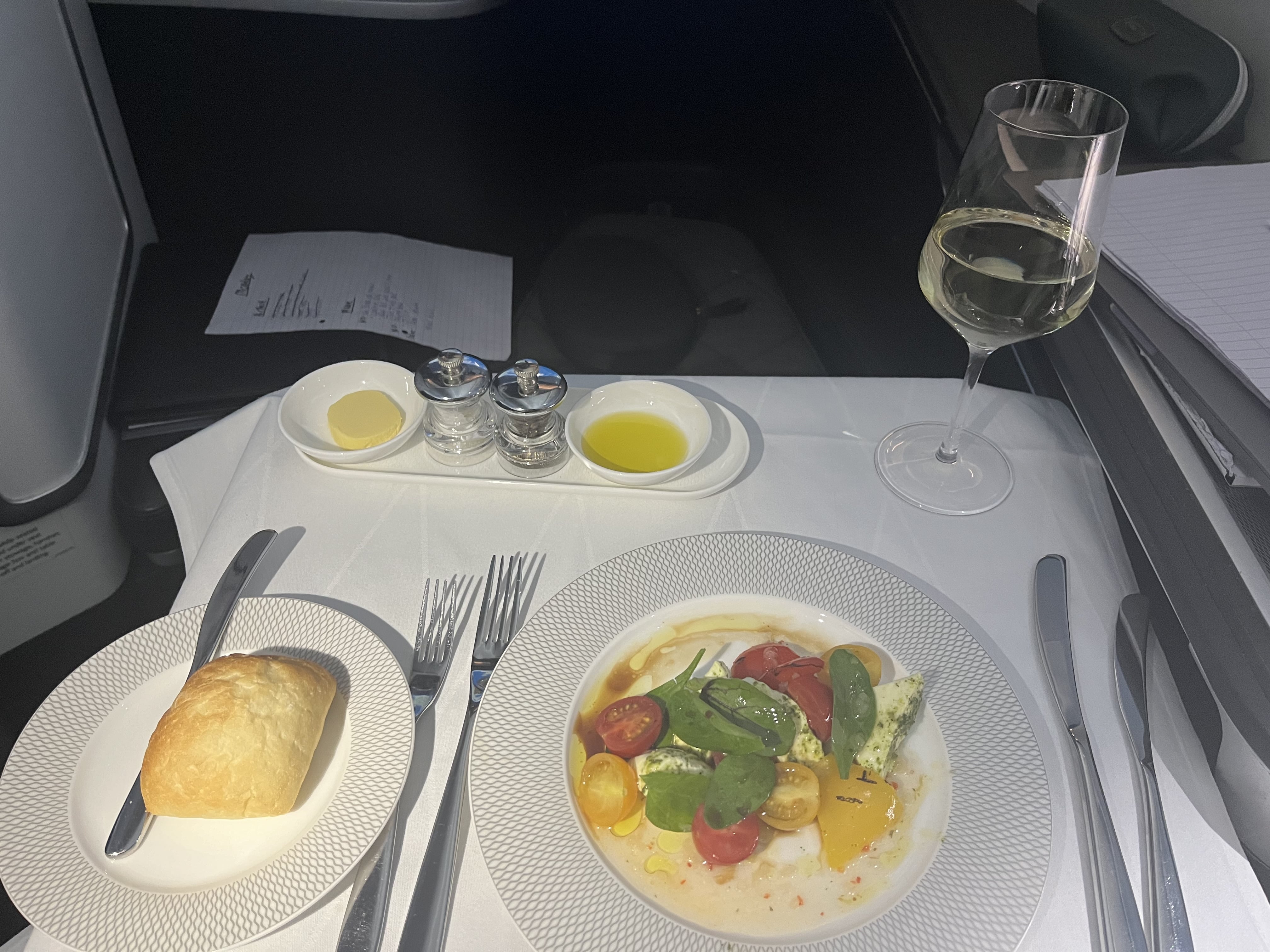 Neil Scrivener reviews flight BA8 from HND (Tokyo) to LHR (London Heathrow) in First, on the Boeing 787-9. 