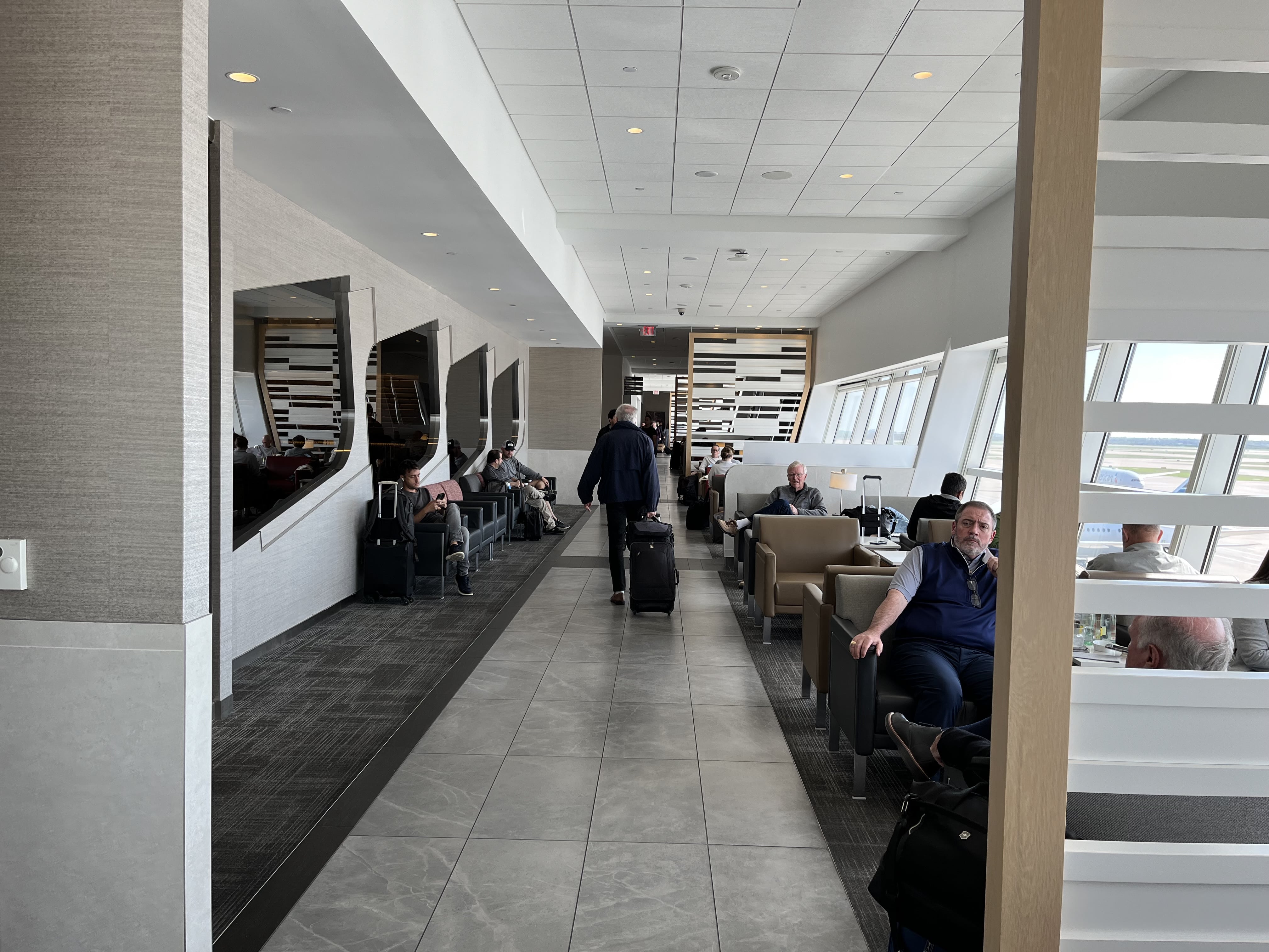 Neil Scrivener reviews the American Airlines Flagship Lounge in Dallas Forth Worth Airport (DFW) at D-Gates.