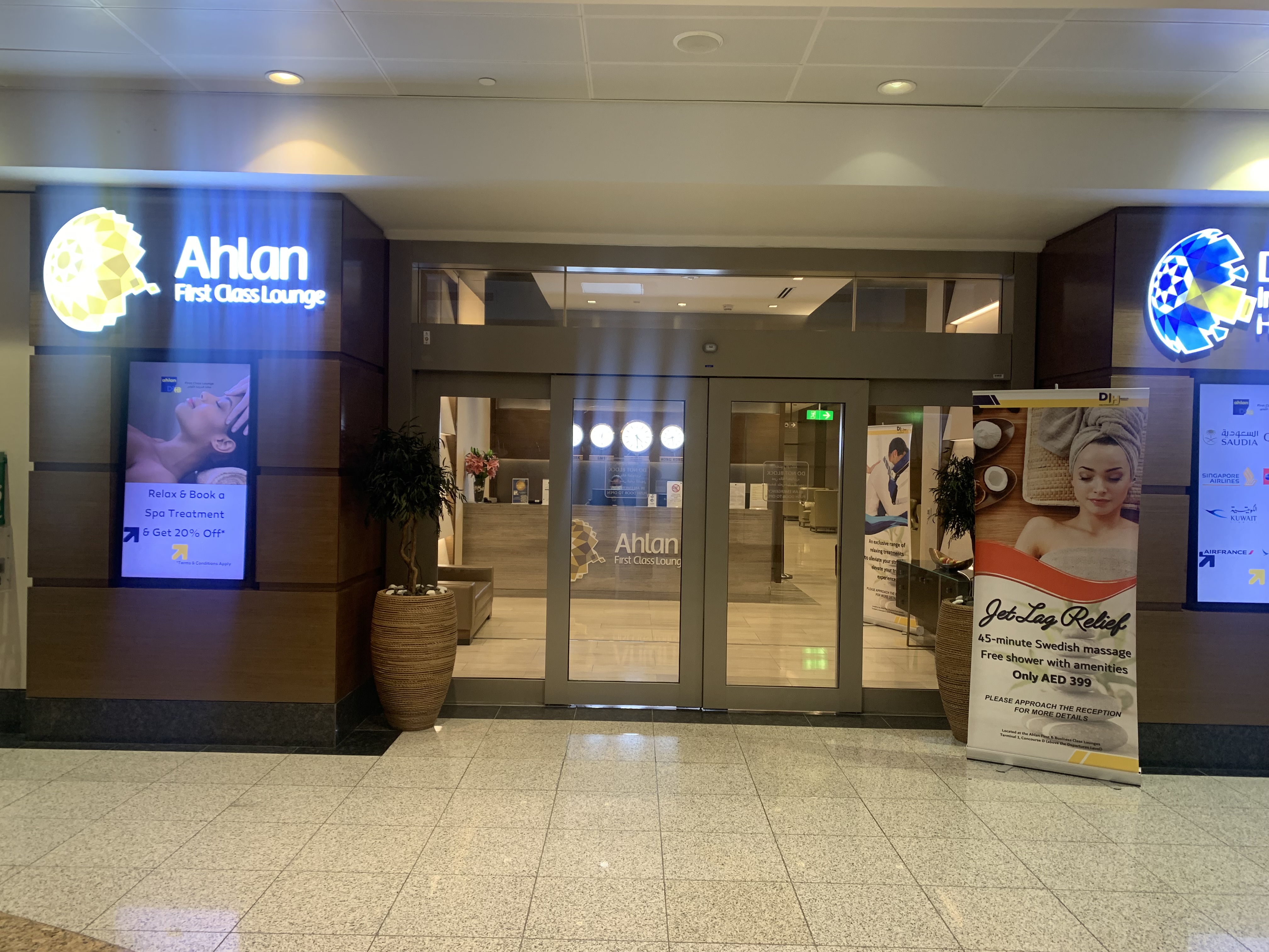 Neil Scrivener reviews the Ahlan First Class Lounge in Dubai's (DXB) Terminal 3/Concourse D. Access includes American Express Platinum Card. 