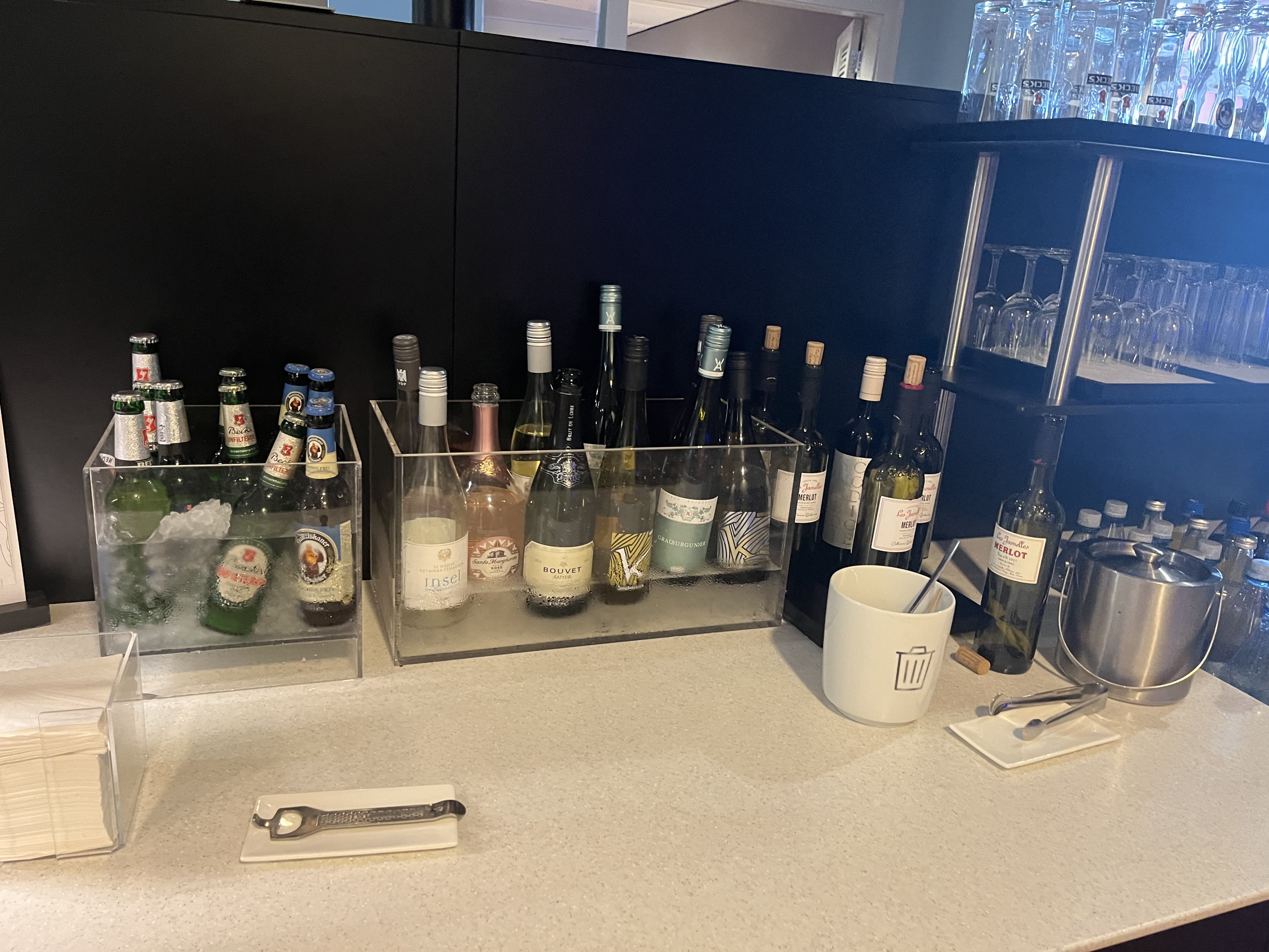 Neil Scrivener reviews the Lufthansa Business Class Lounge (The Panorama Room) by Gate A26 in Frankfurt's Airport (FRA).