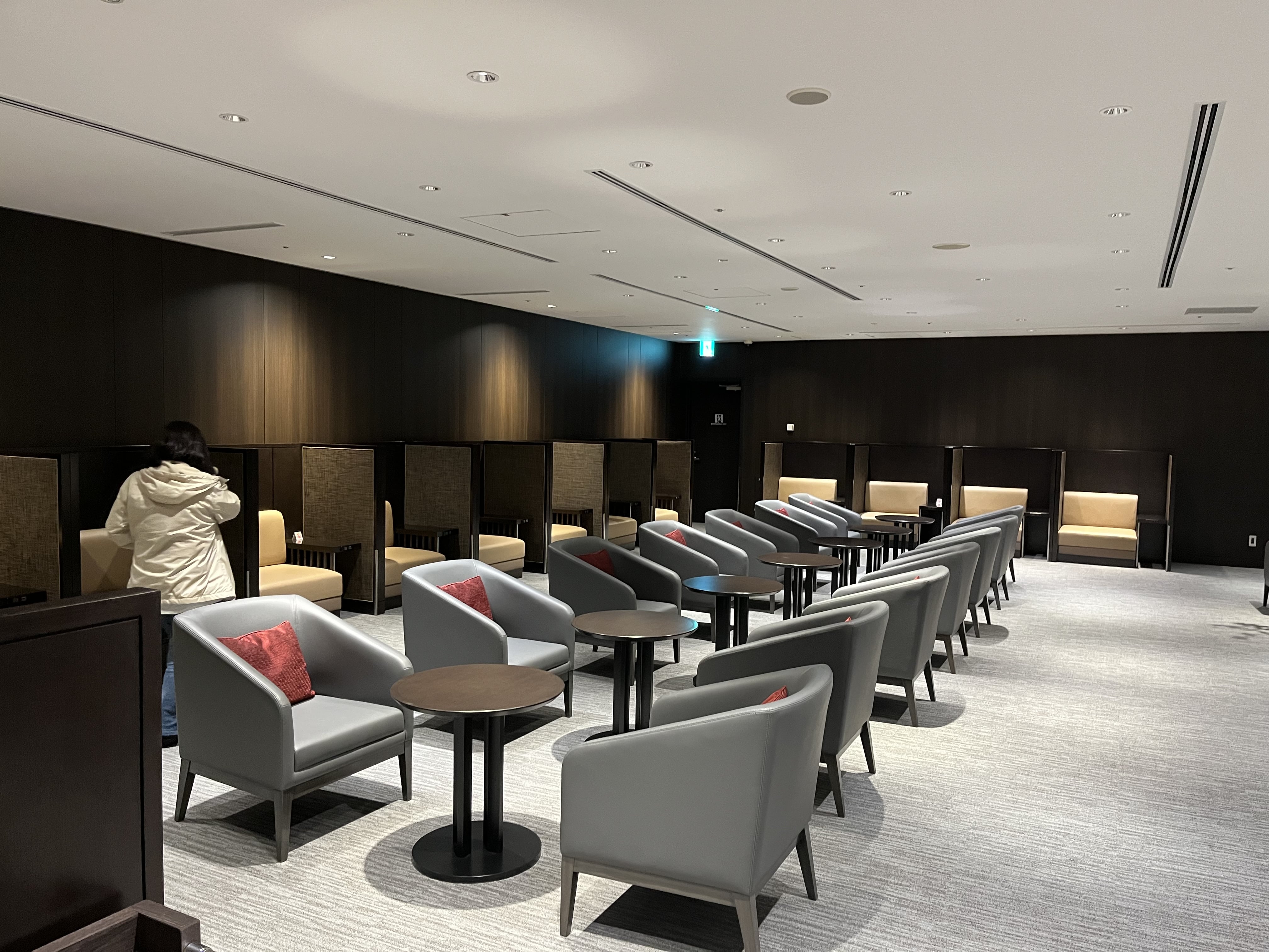 Neil Scrivener reviews the JAL First Lounge in Terminal 3 of Haneda's Tokyo Airport. 