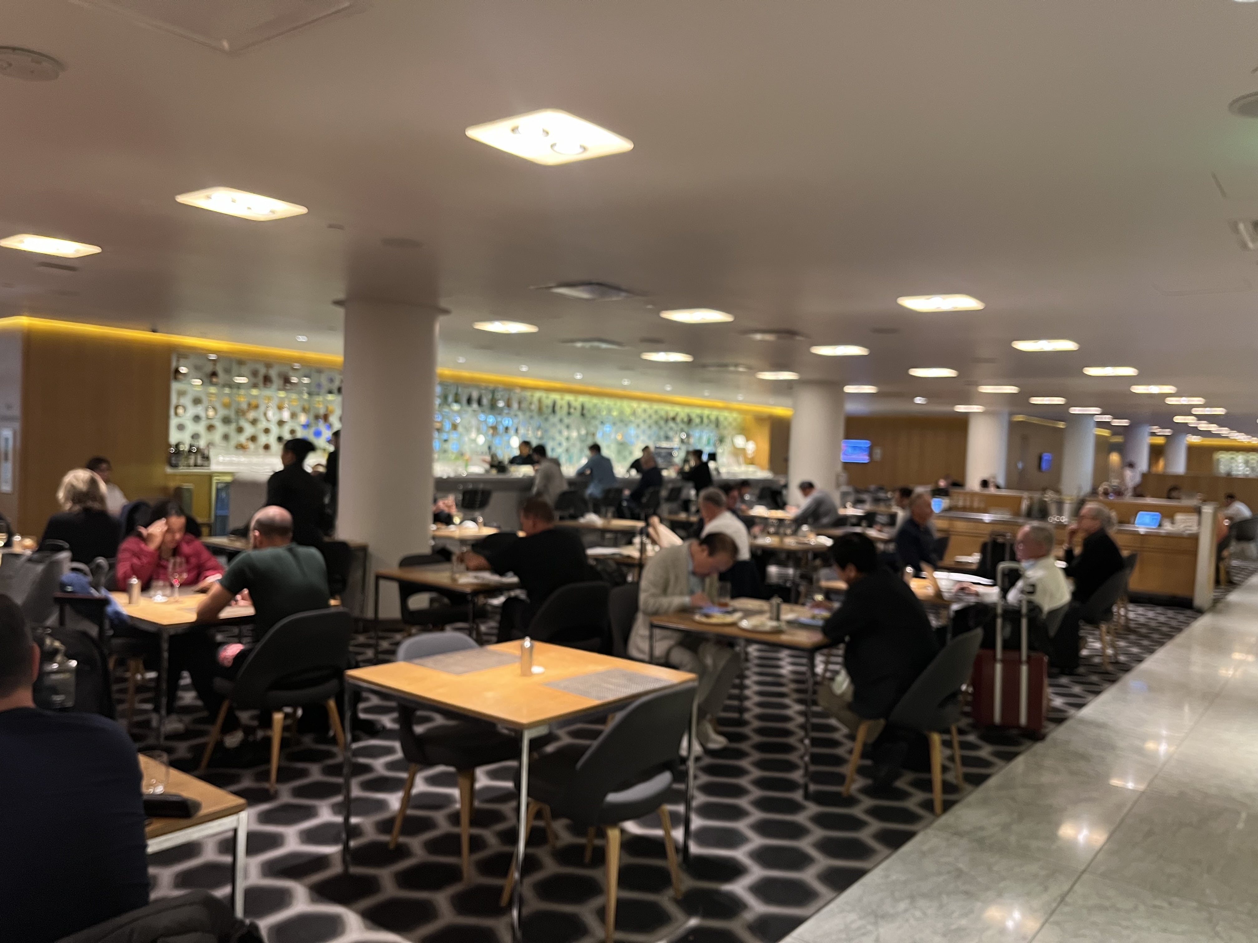 Neil Scrivener reviews the Qantas First Lounge at LAX's Terminal B. Los Angeles International Airport, Tom Bradley Terminal.